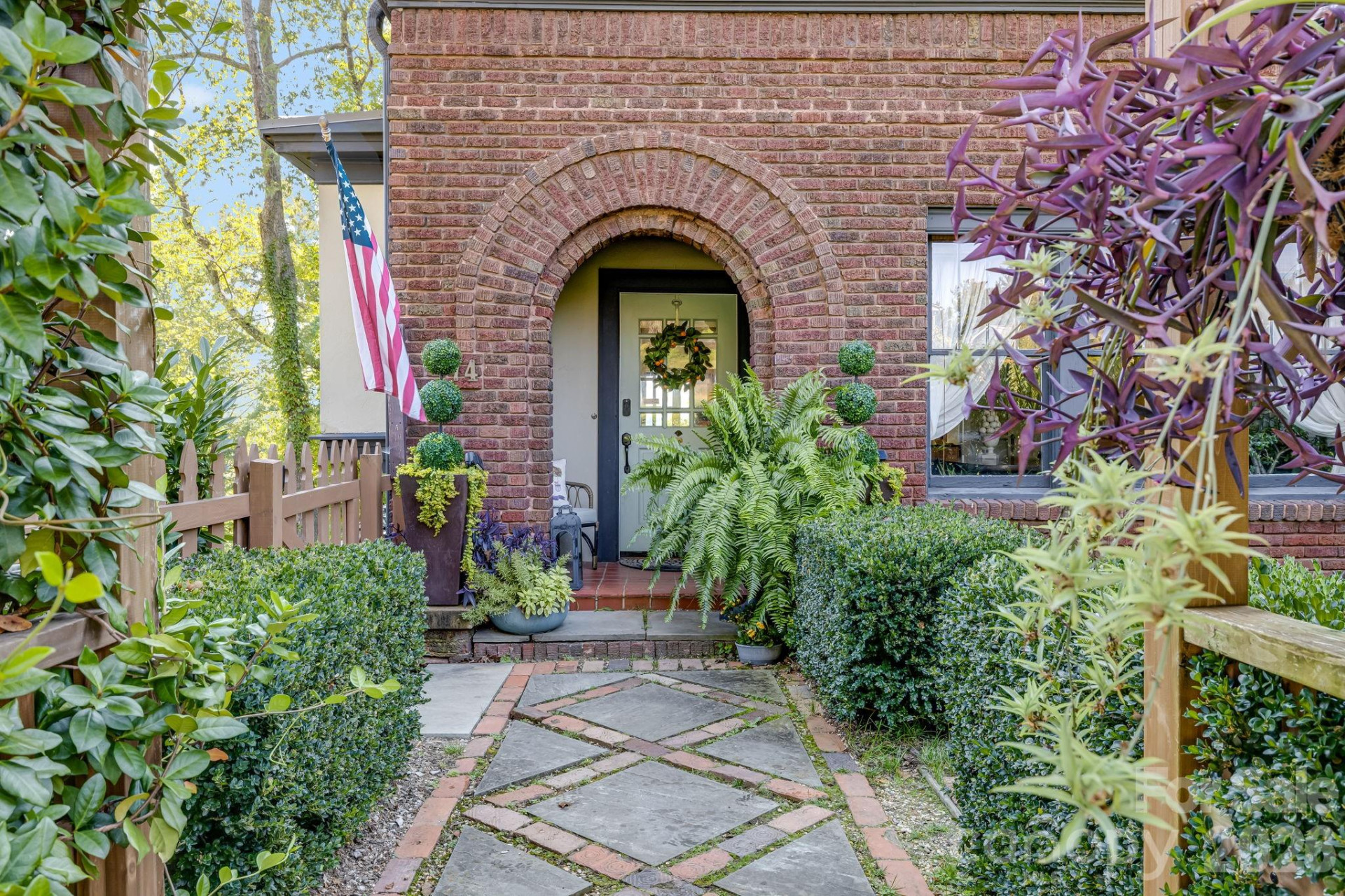74 Saint Dunstans Circle - Photo 2