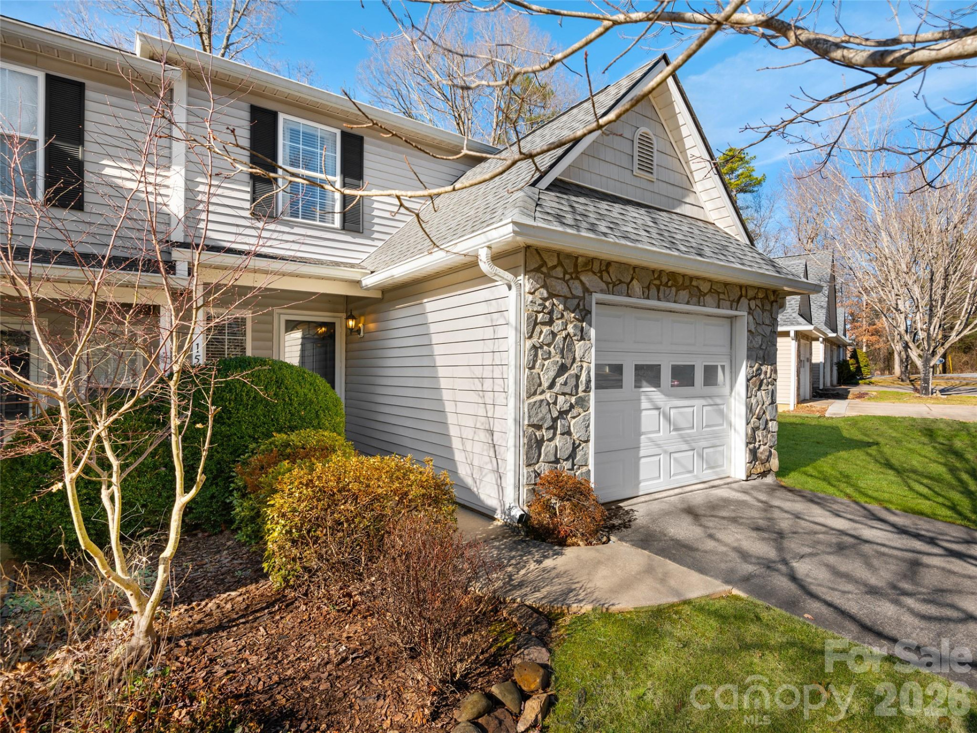 15 Willowick Drive - Photo 2