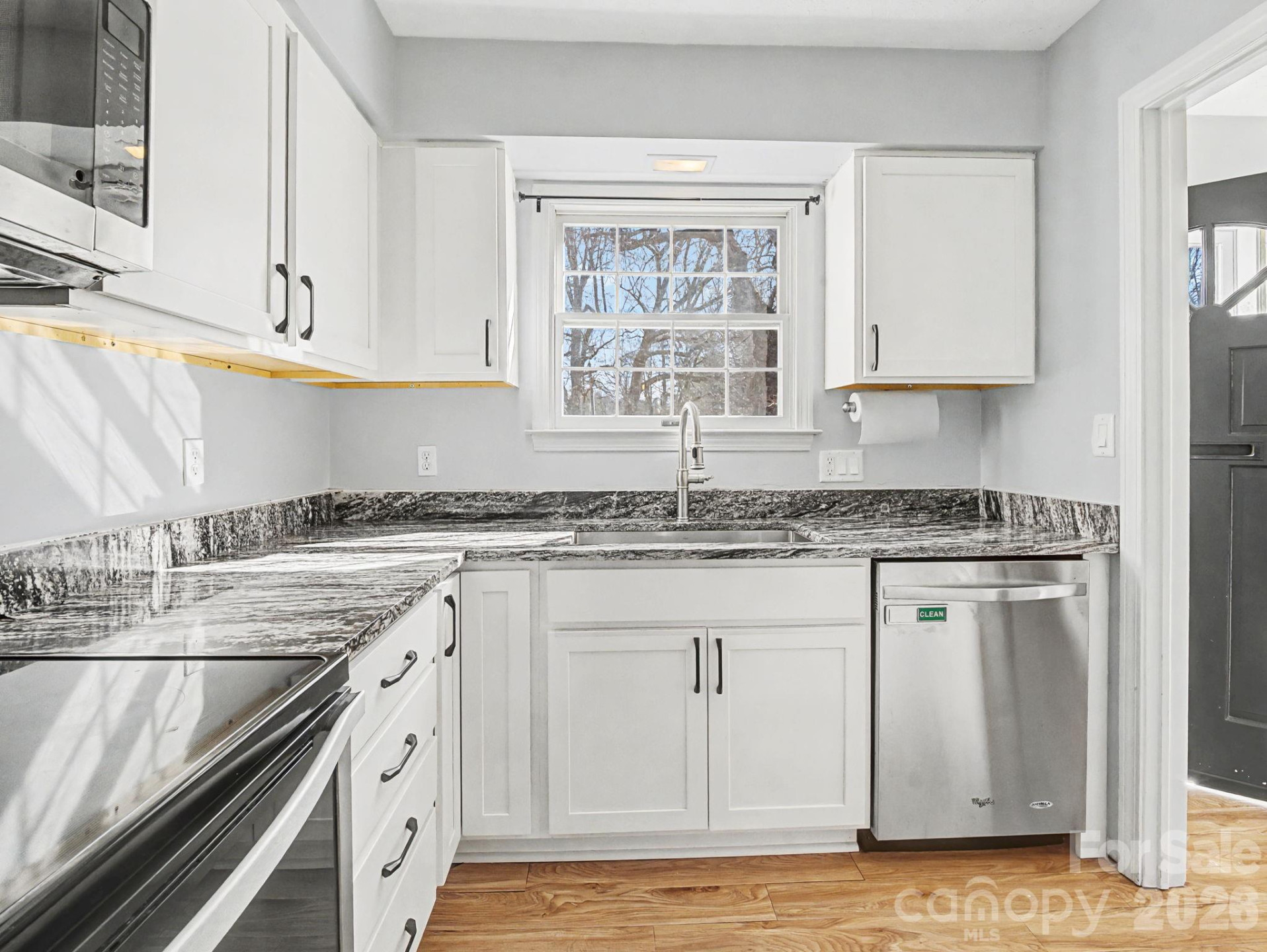 1409 Kensington Road #B-4 - Photo 8