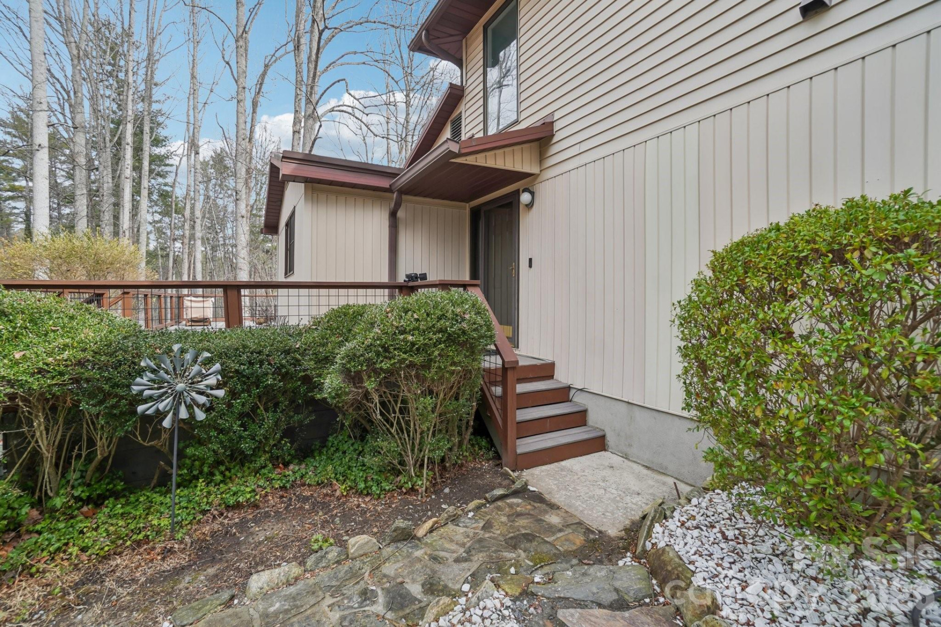 623 Owensby Road - Photo 3