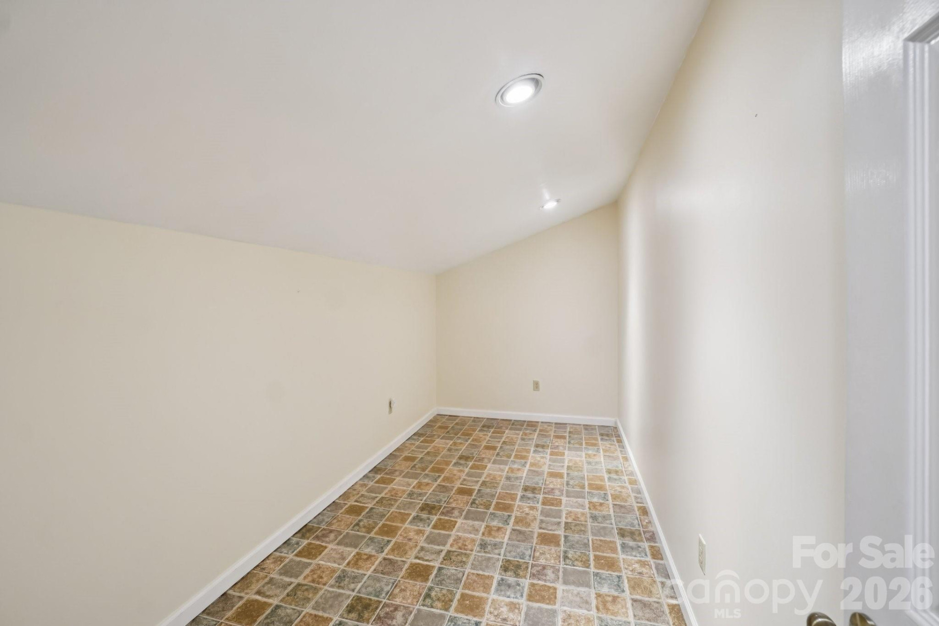 623 Owensby Road - Photo 42