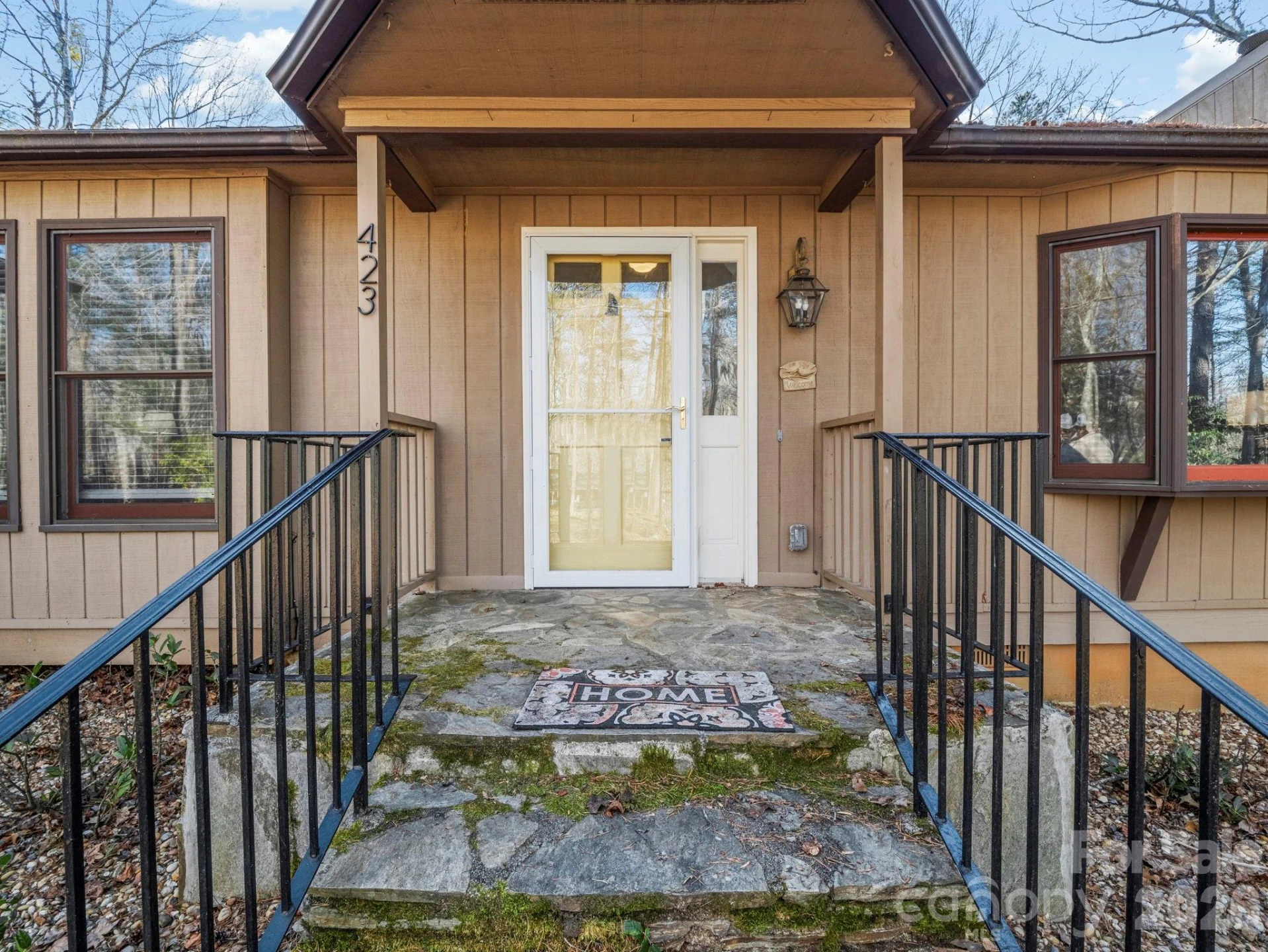 423 Mountain View Drive - Photo 3