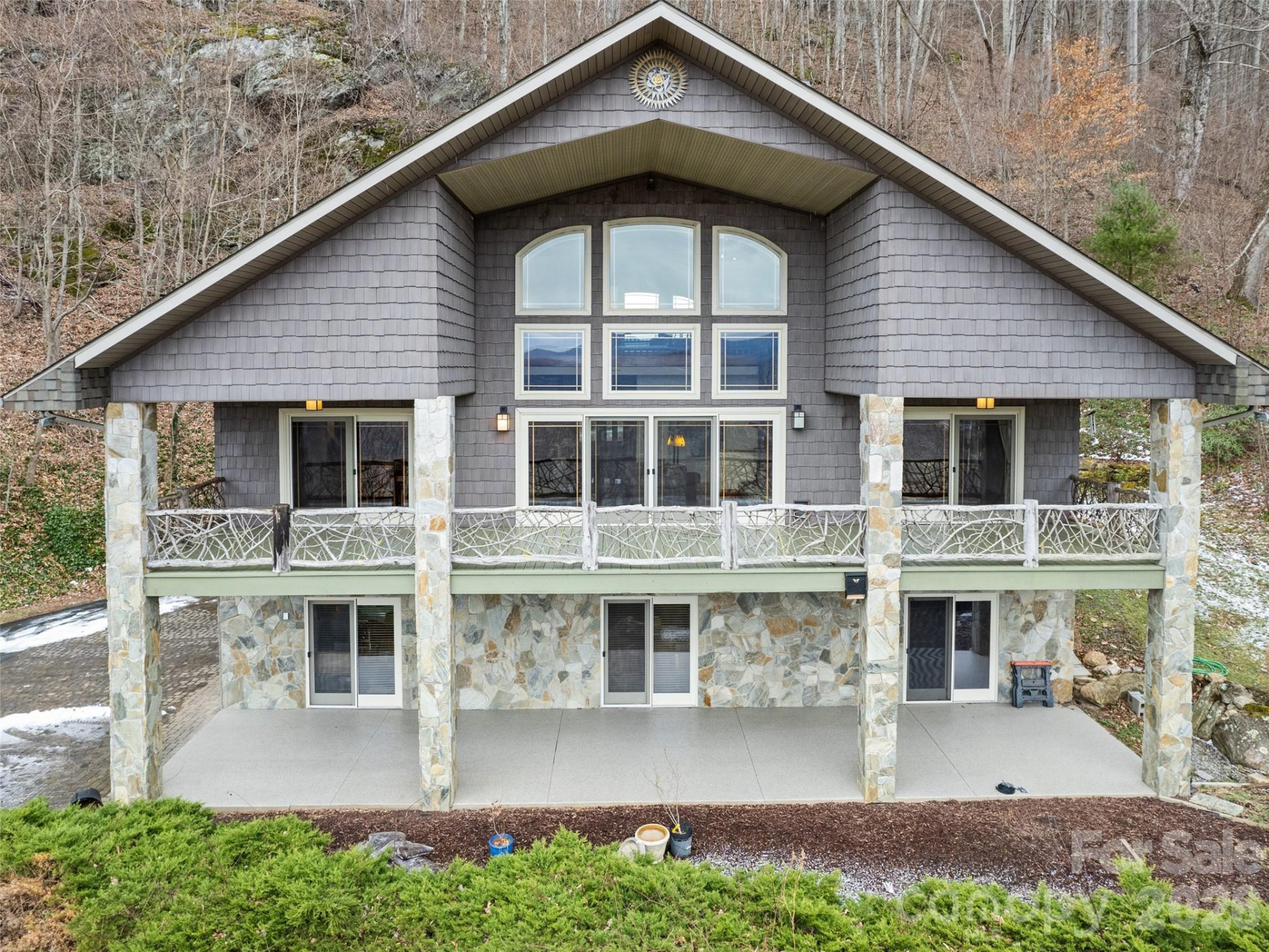 579 Bryson Heights - Photo 2