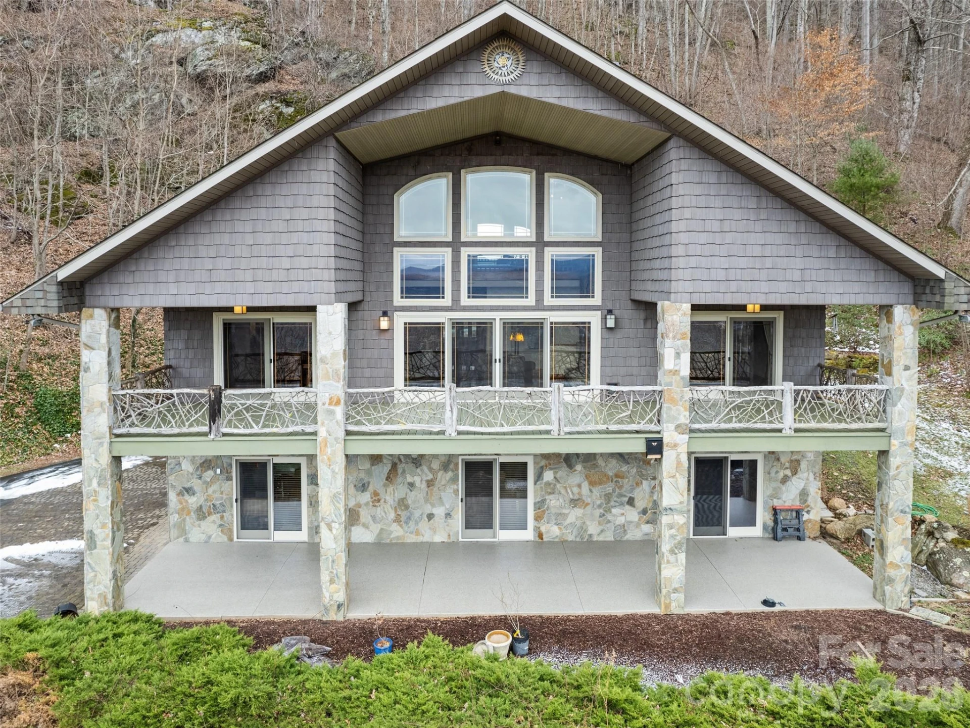 579 Bryson Heights - Photo 2