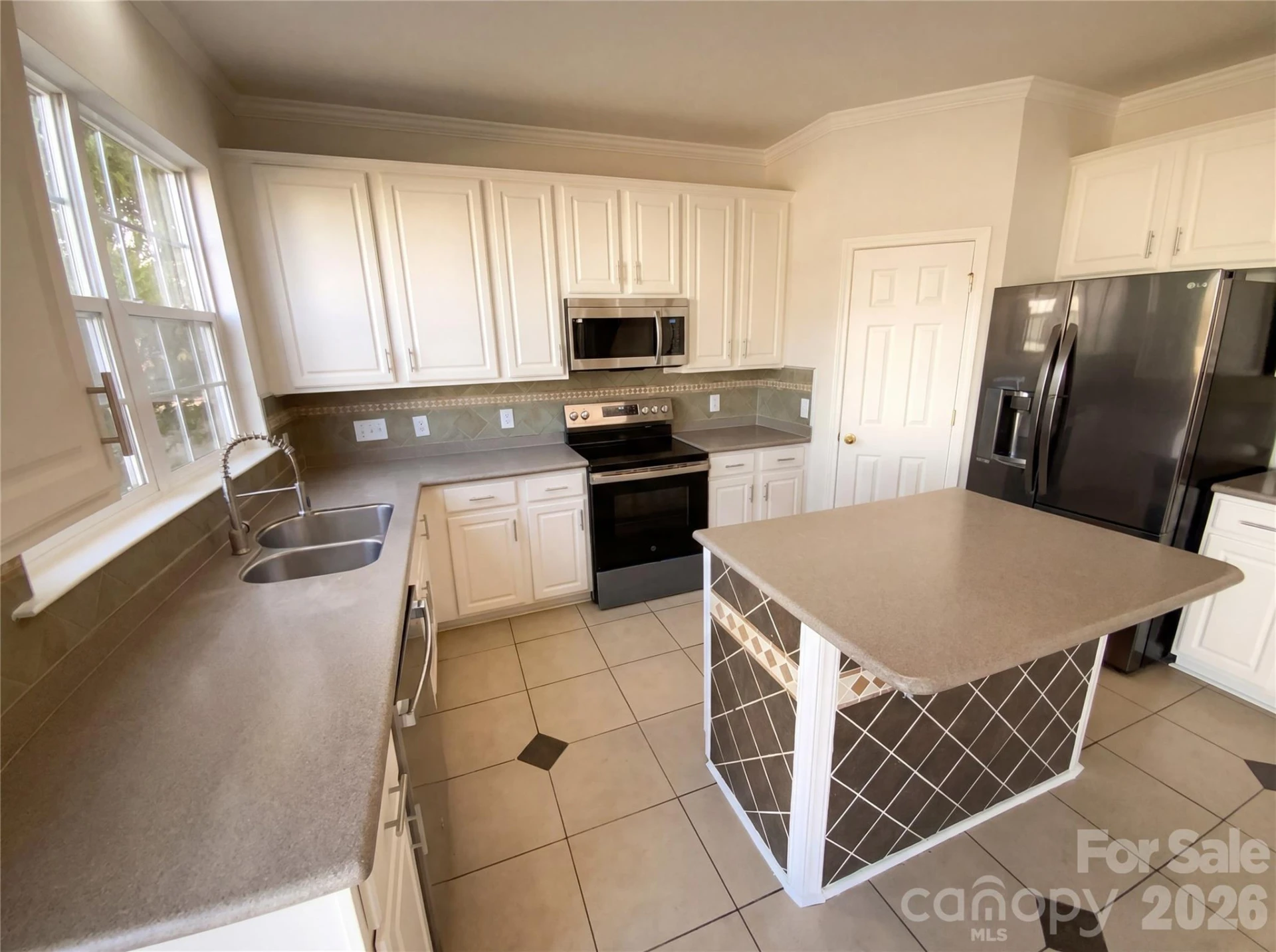 10803 Fountaingrove Drive - Photo 2