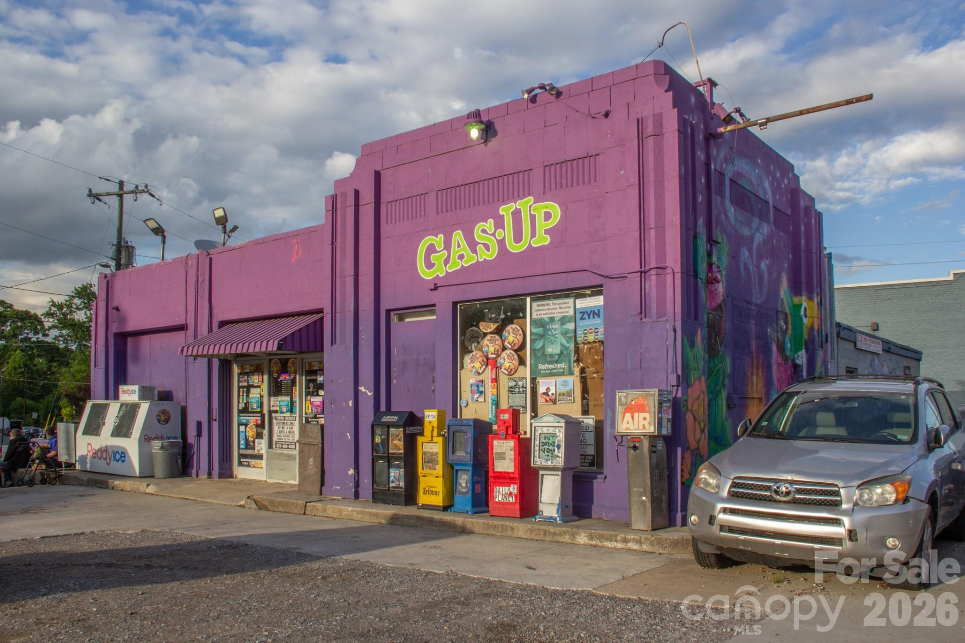 405 Haywood Road - Photo 9