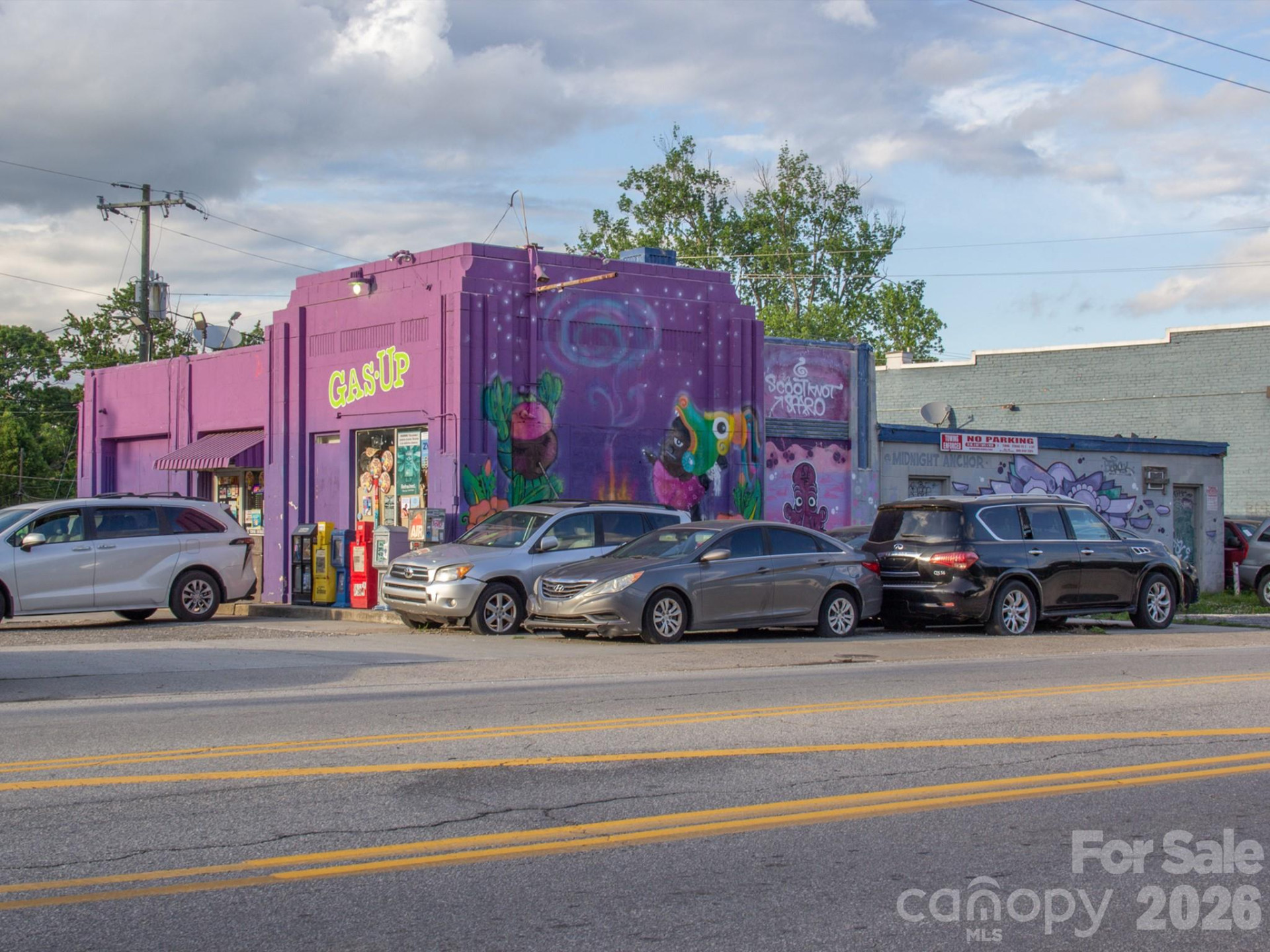 405 Haywood Road - Photo 10