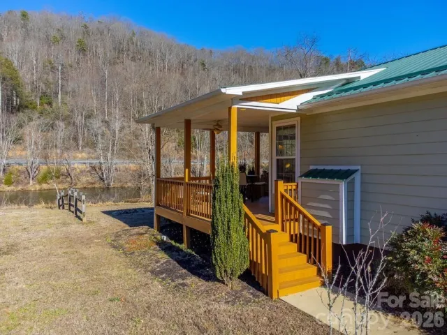 990 Hornet Drive, Whittier, NC, 28789