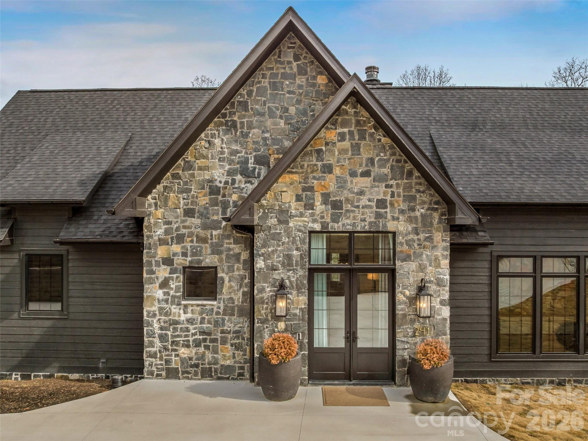 241 Tower Circle - Photo 2