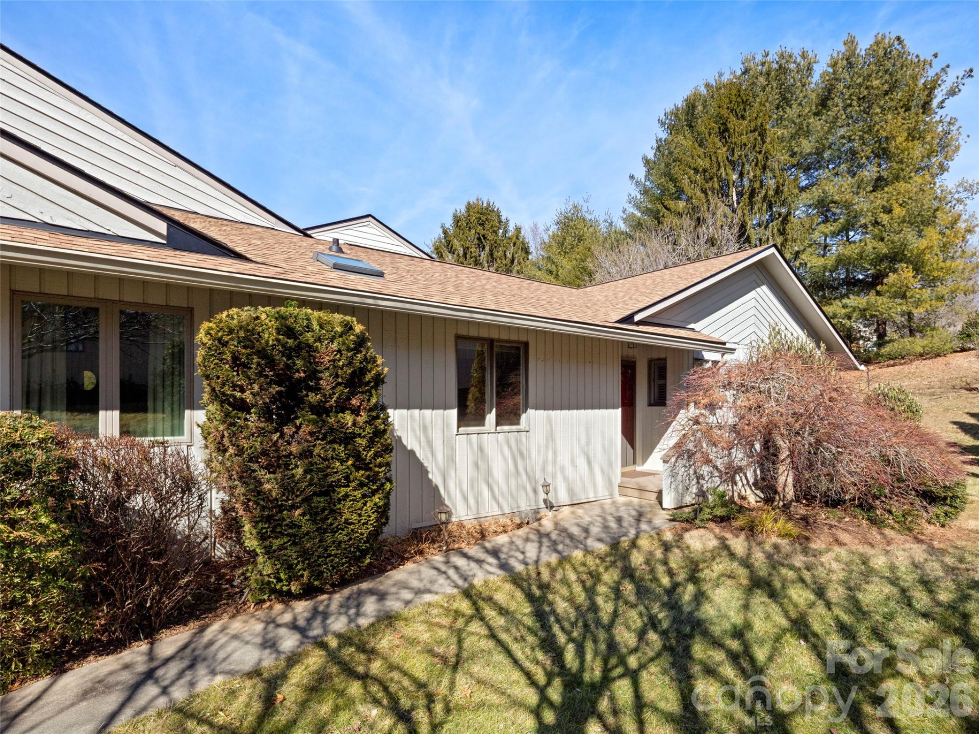 132 Deerlake Drive - Photo 2