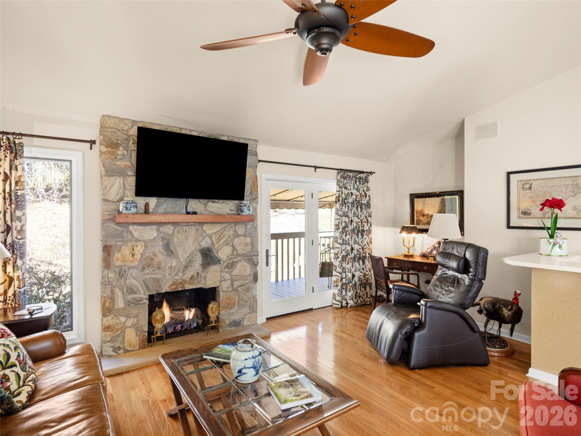 132 Deerlake Drive - Photo 5