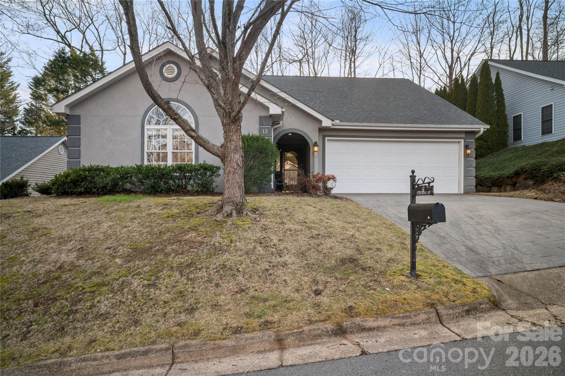 13 Stonebridge Drive - Photo 2