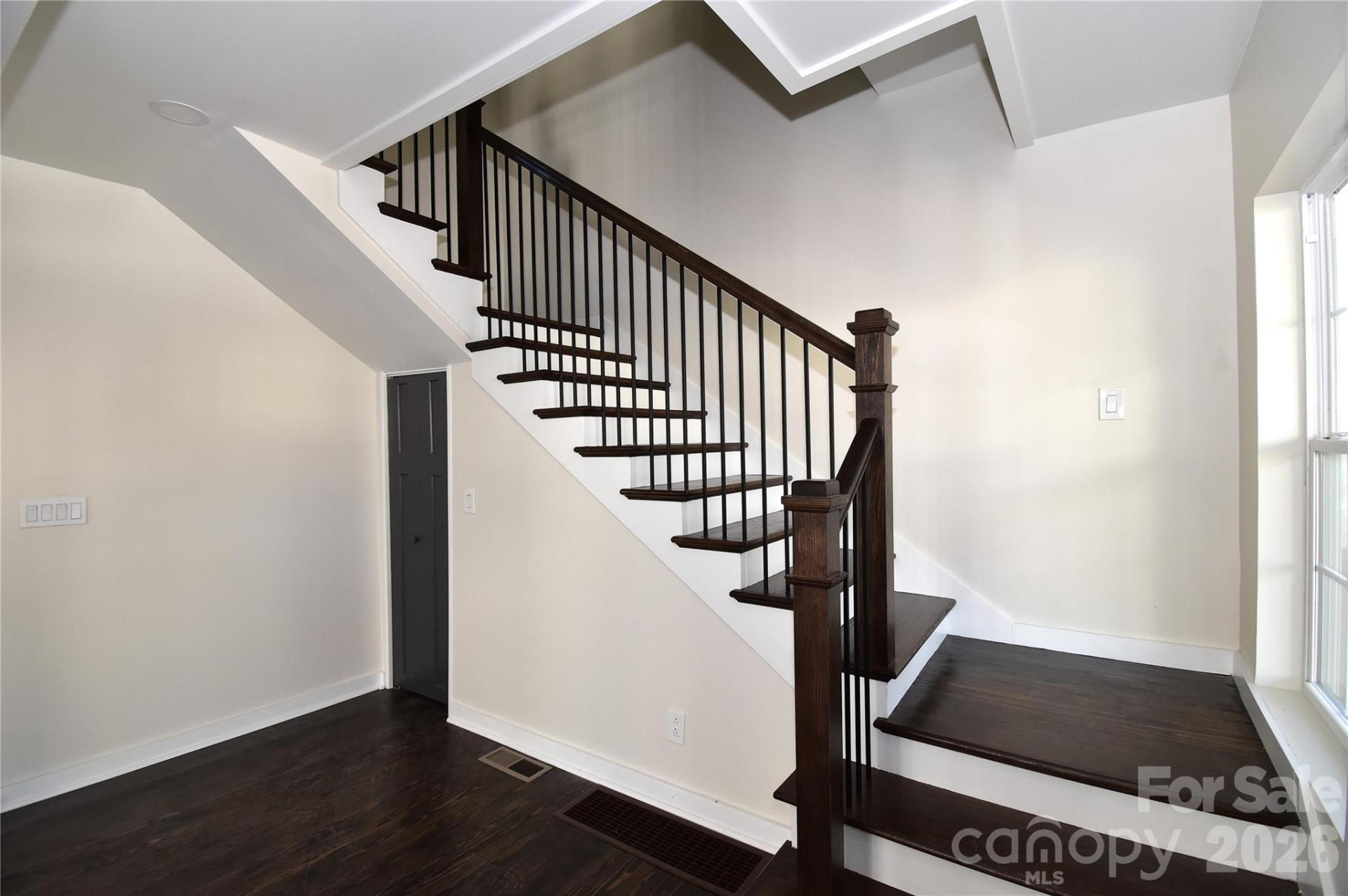 131 Woodrow Avenue - Photo 6
