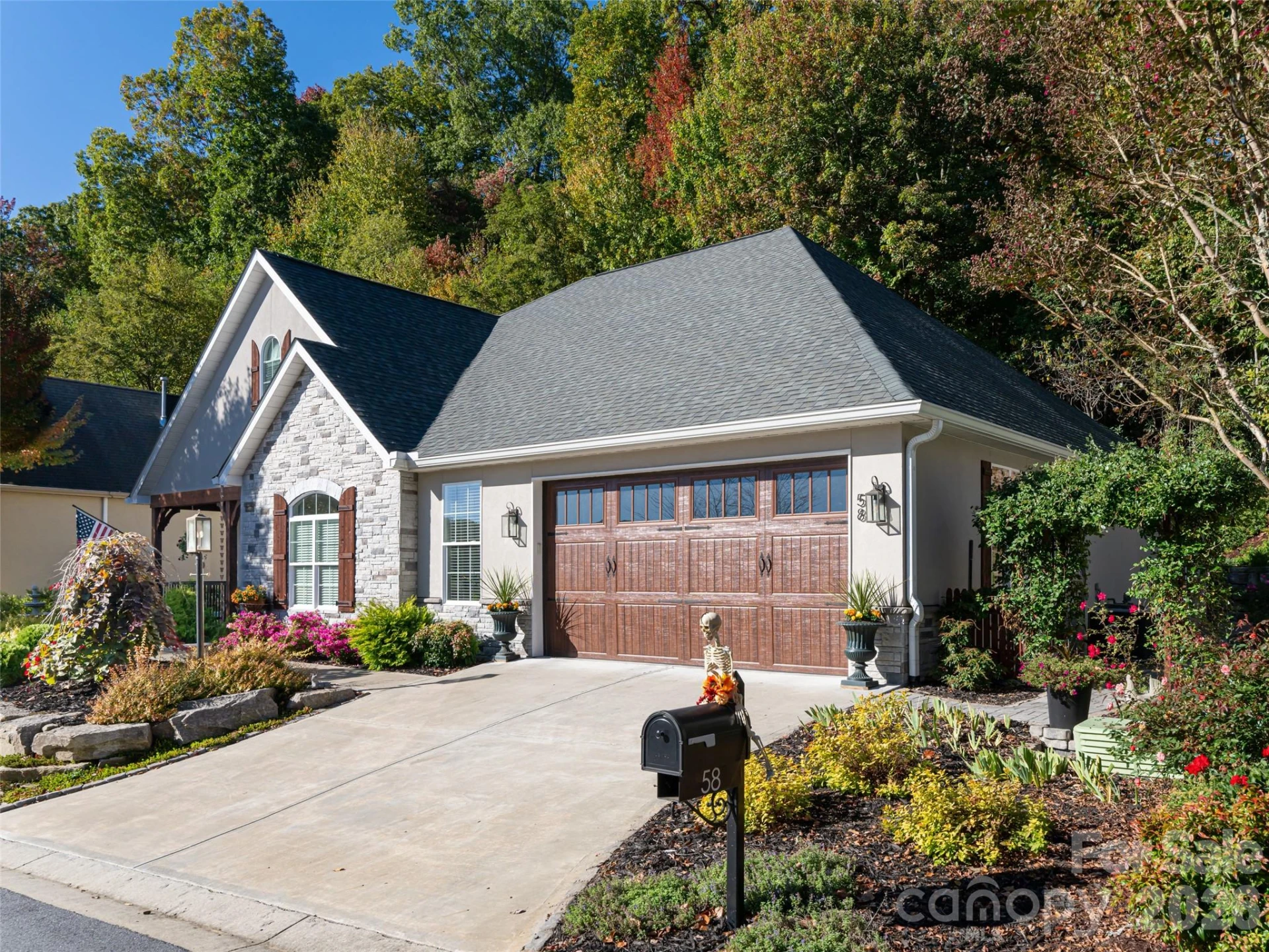 58 Carriage Highlands Court - Photo 2