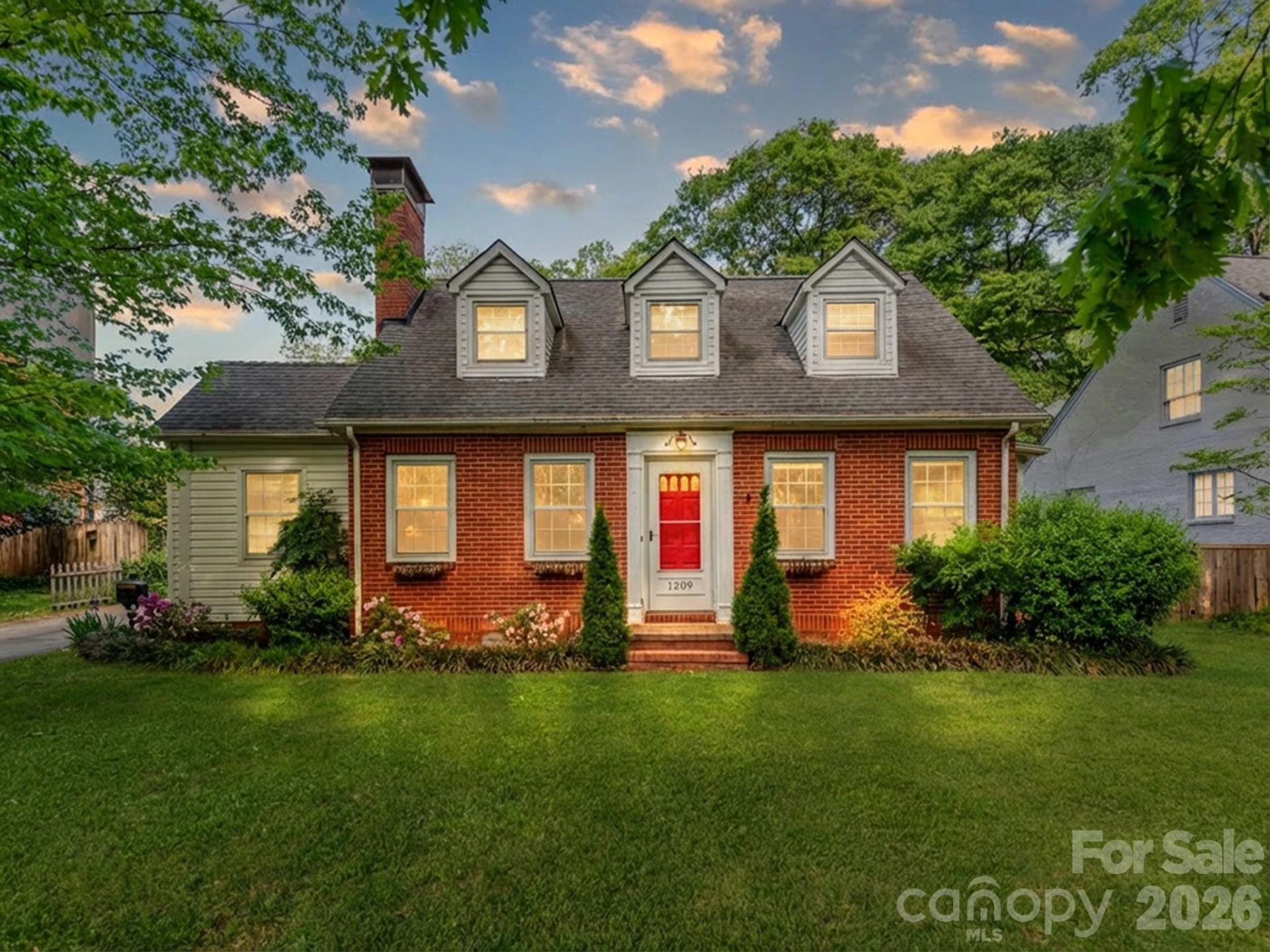 1209 Oakwood Avenue - Photo 2
