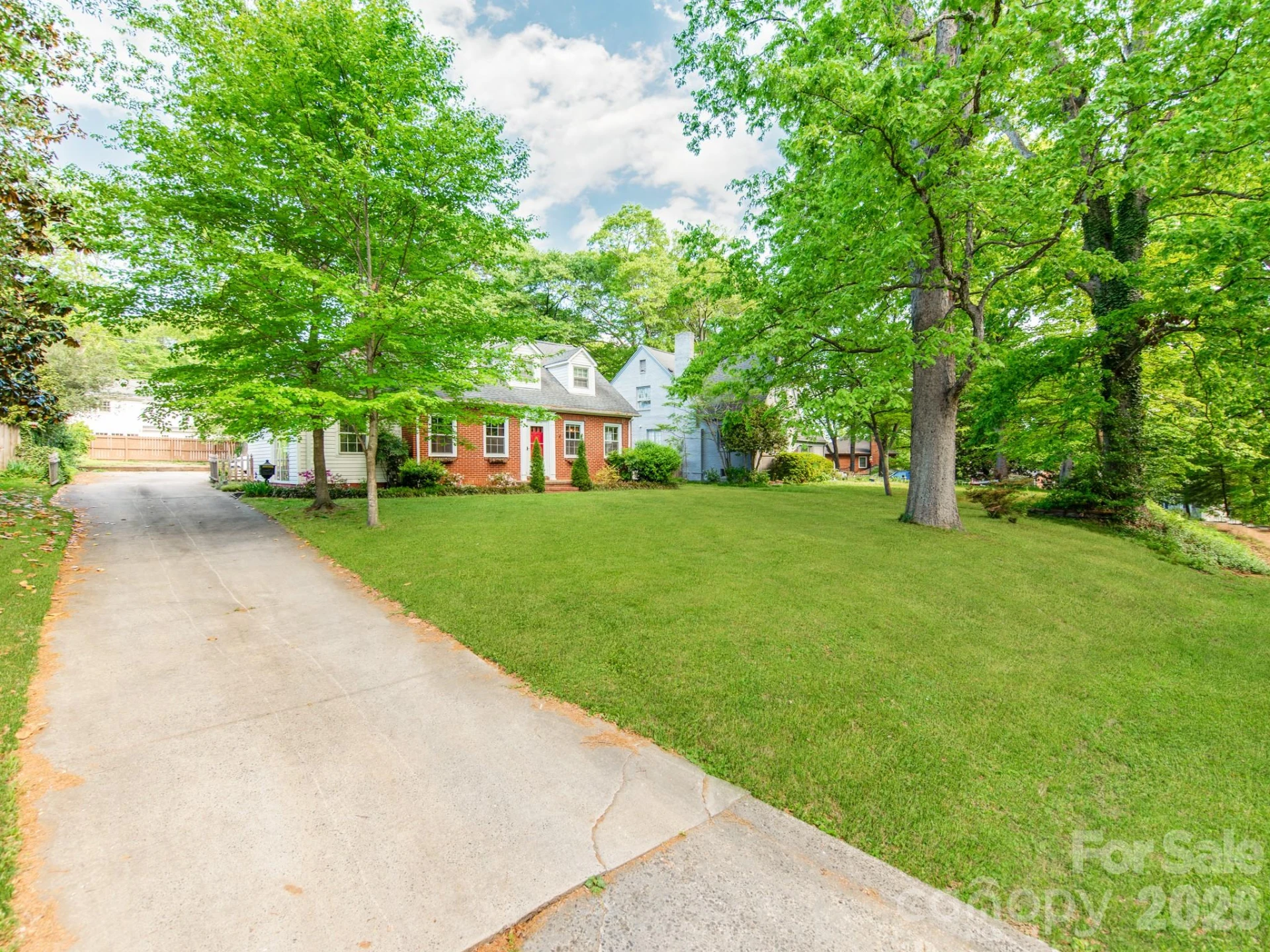 1209 Oakwood Avenue - Photo 3