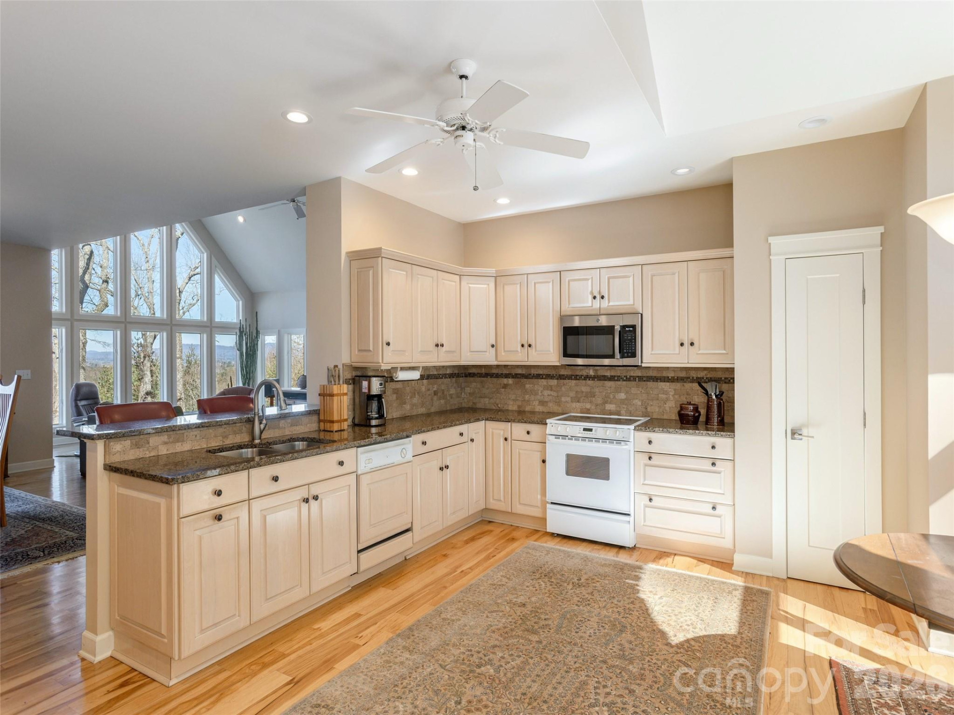 402 Claremont Drive - Photo 15