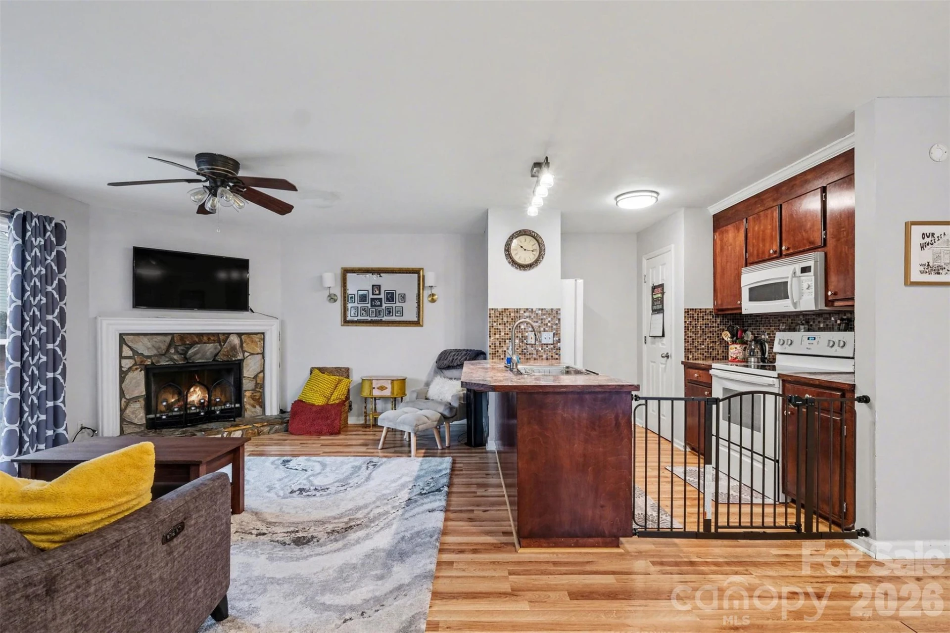 3240 Carlyle Drive - Photo 3
