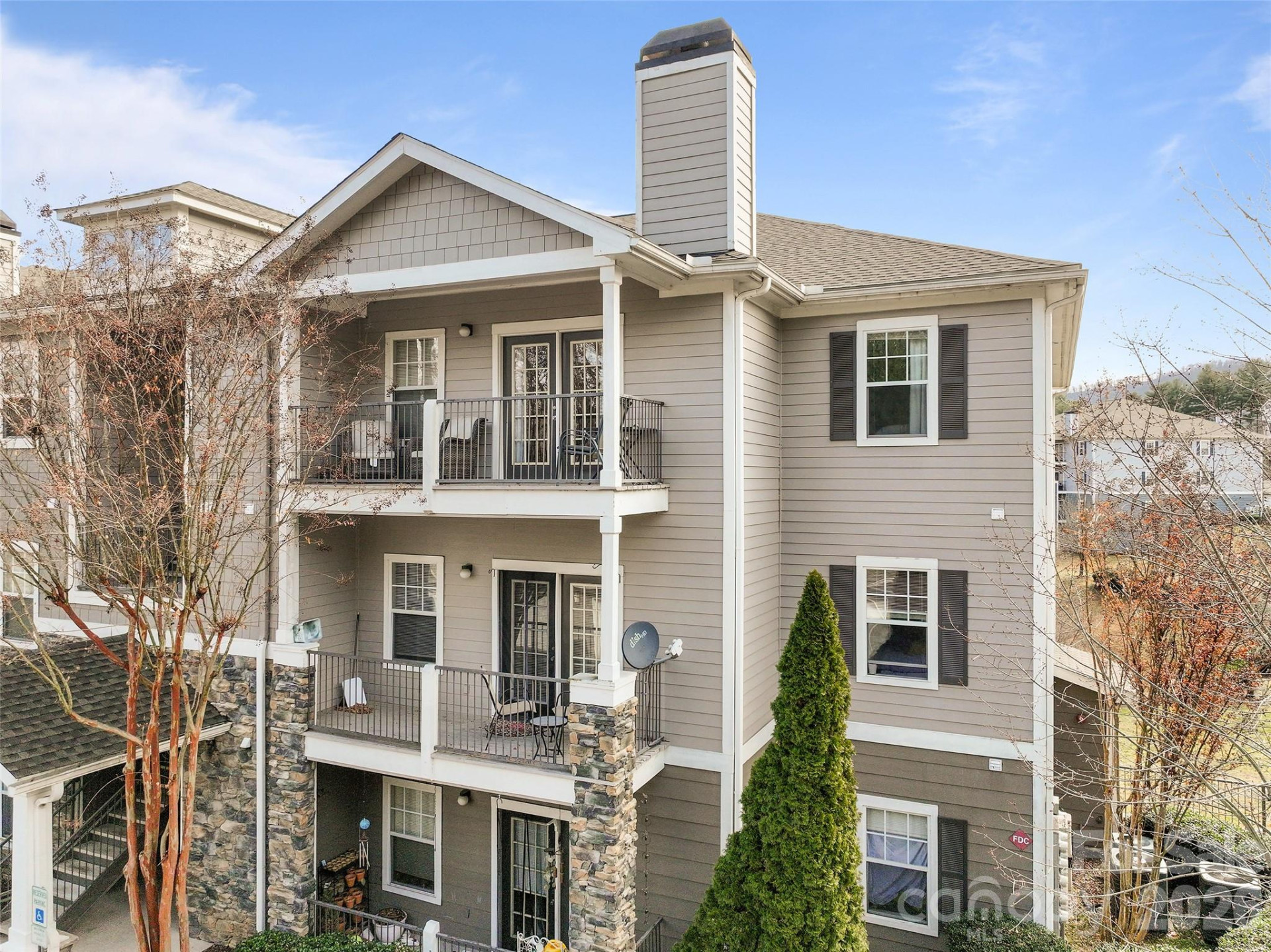 900 Vista Lake Drive #301