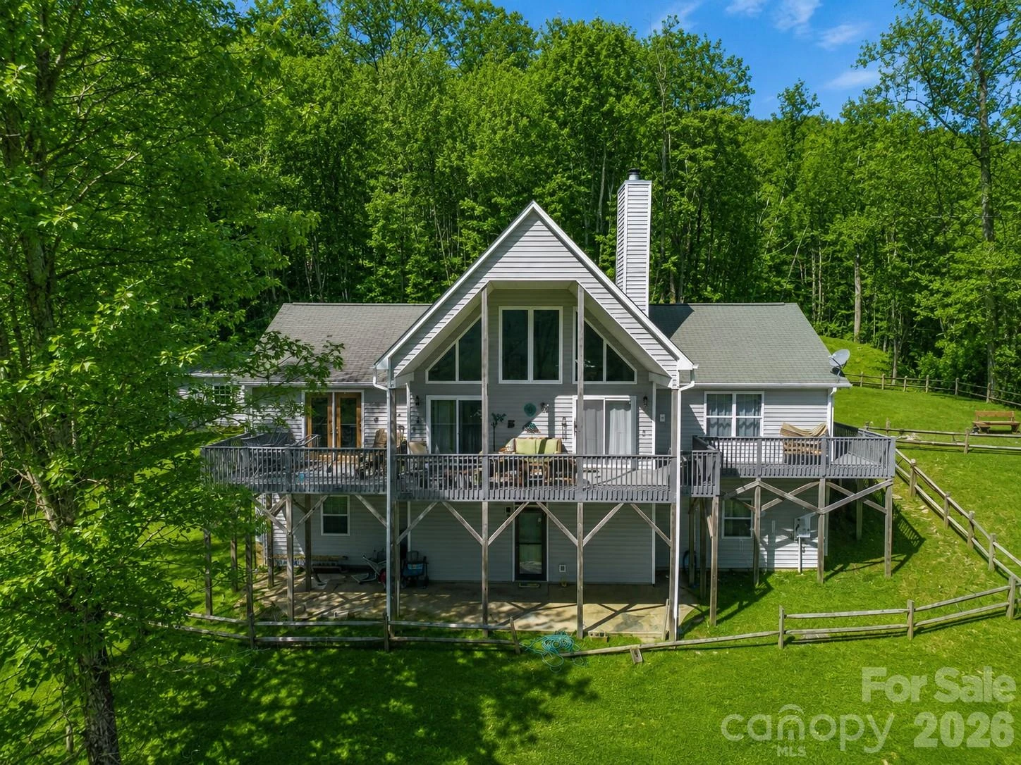 872 Mountainside Drive