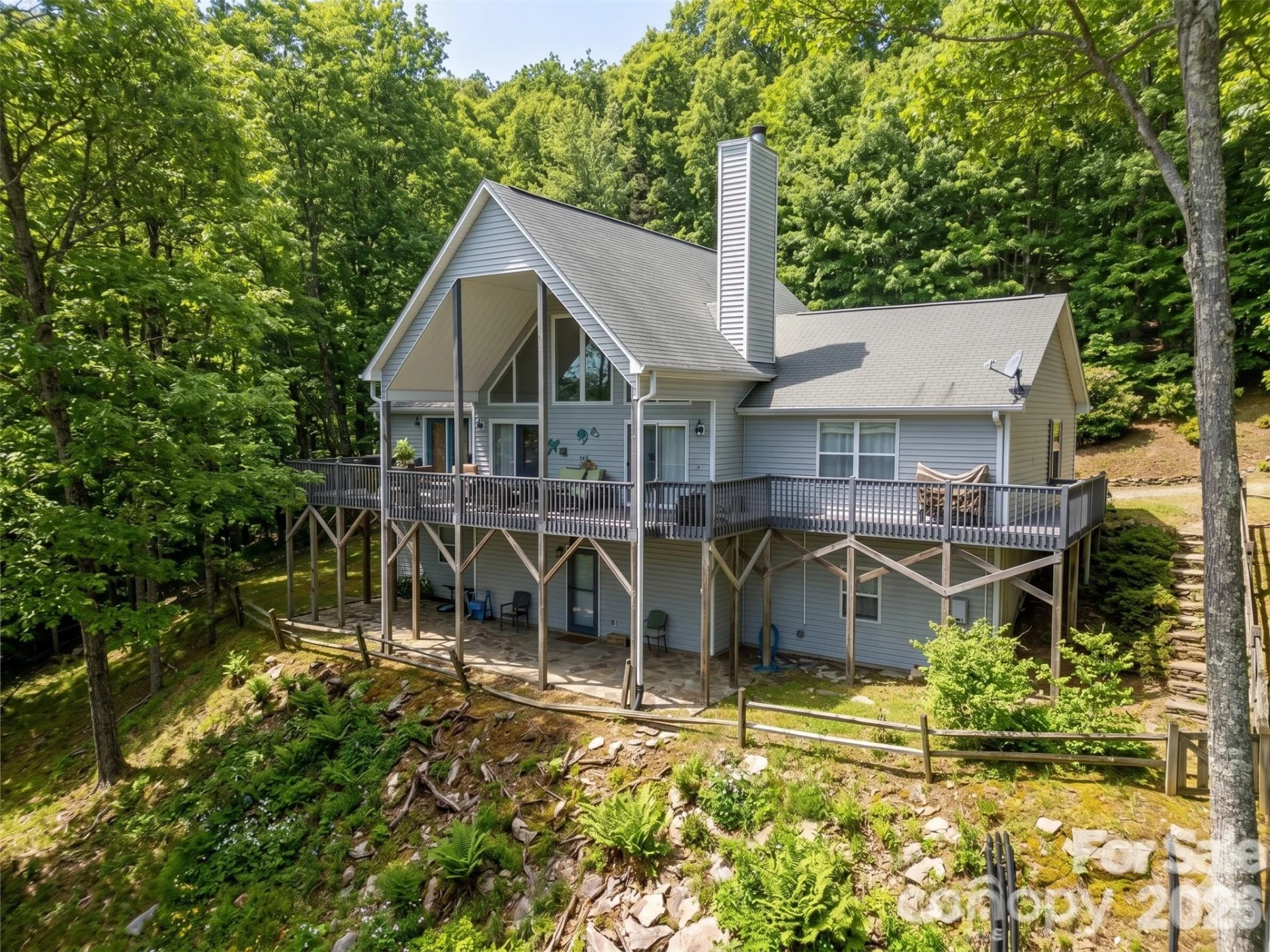872 Mountainside Drive - Photo 2