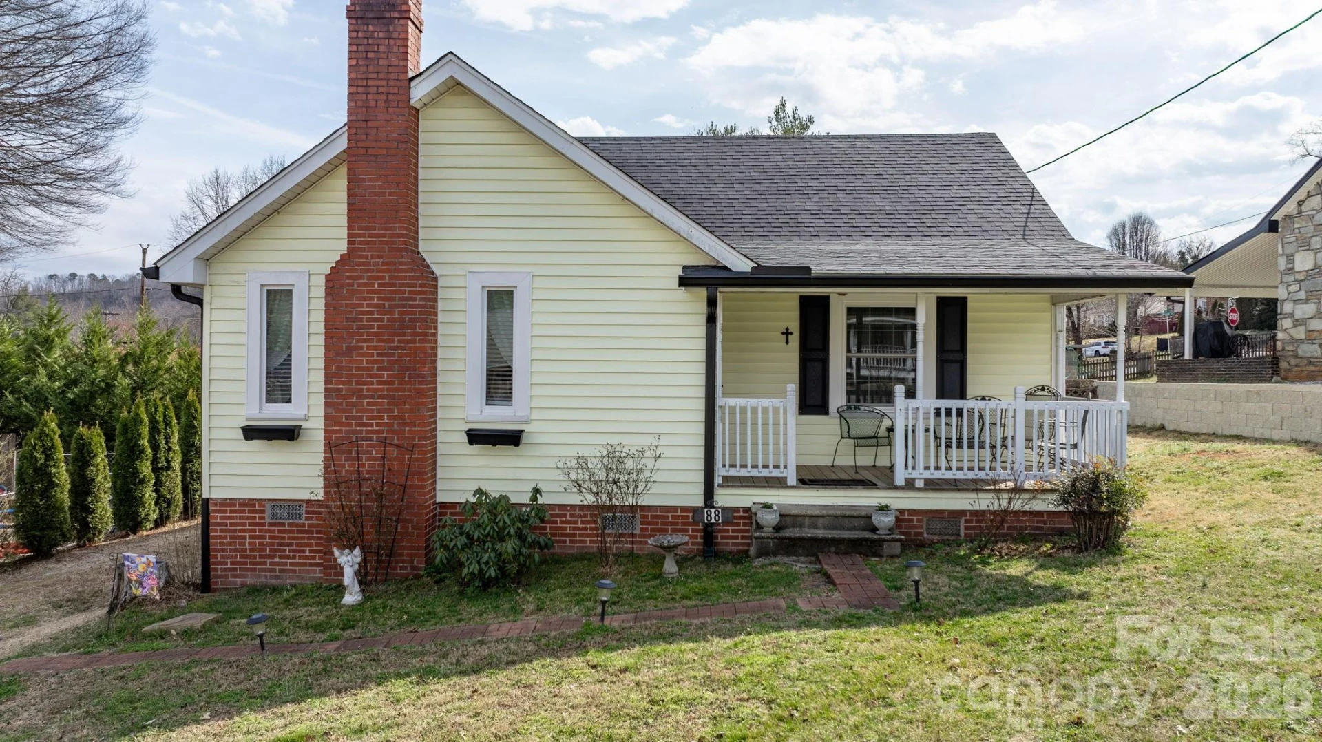 88 Lincoln Avenue - Photo 2