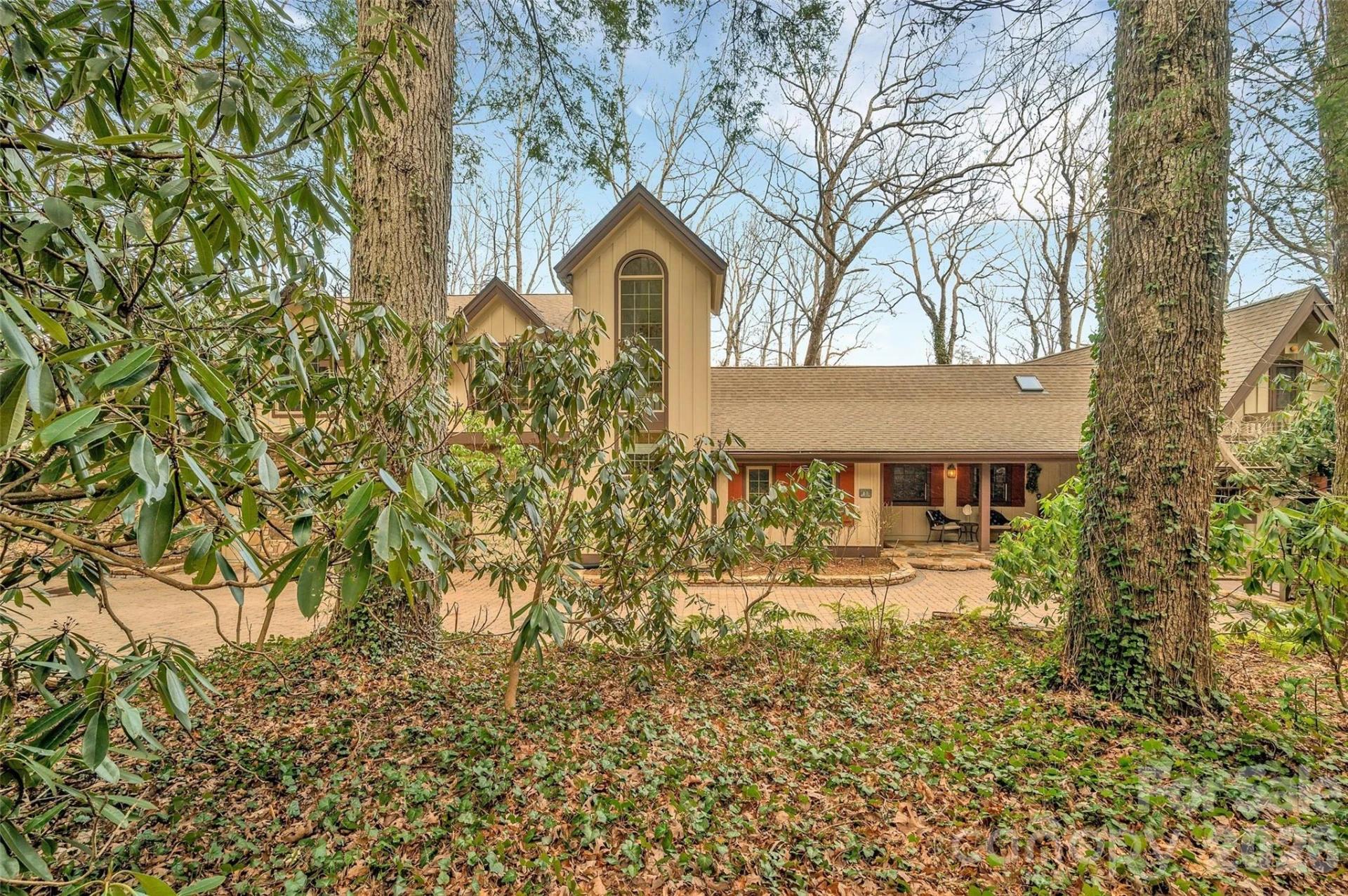 562 West Club Boulevard - Photo 2
