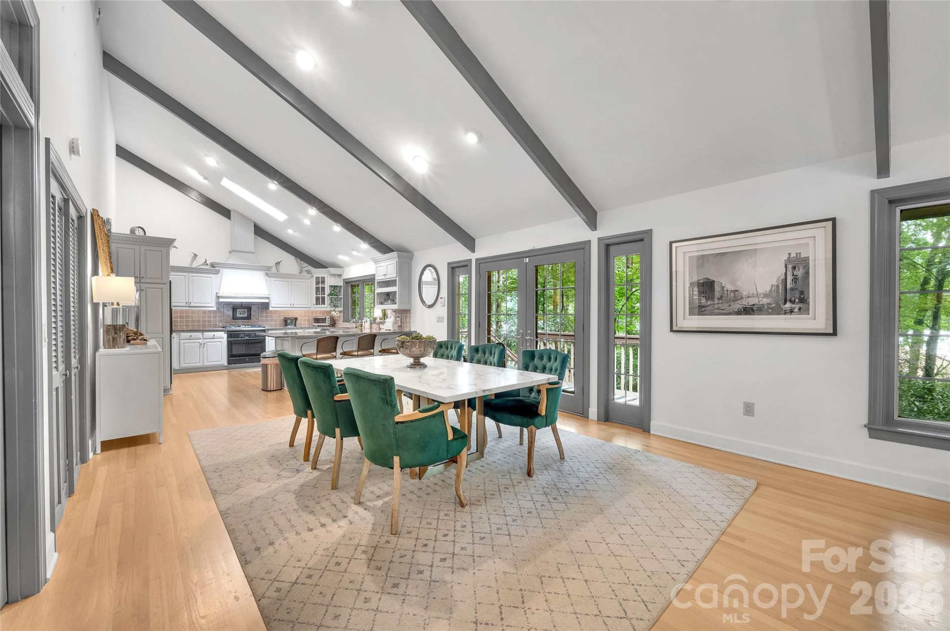 562 West Club Boulevard - Photo 11