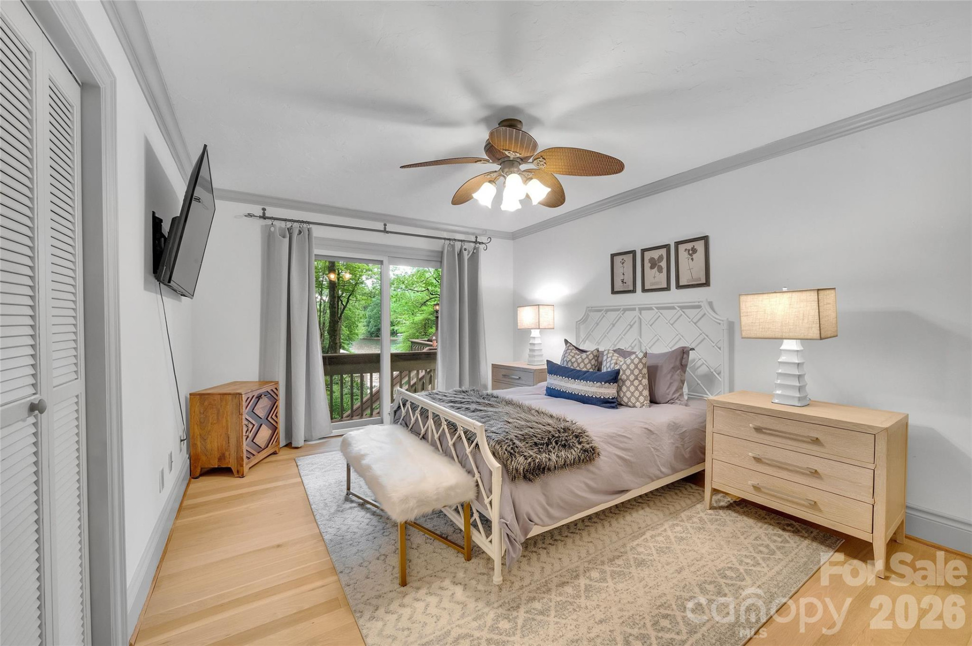 562 West Club Boulevard - Photo 17