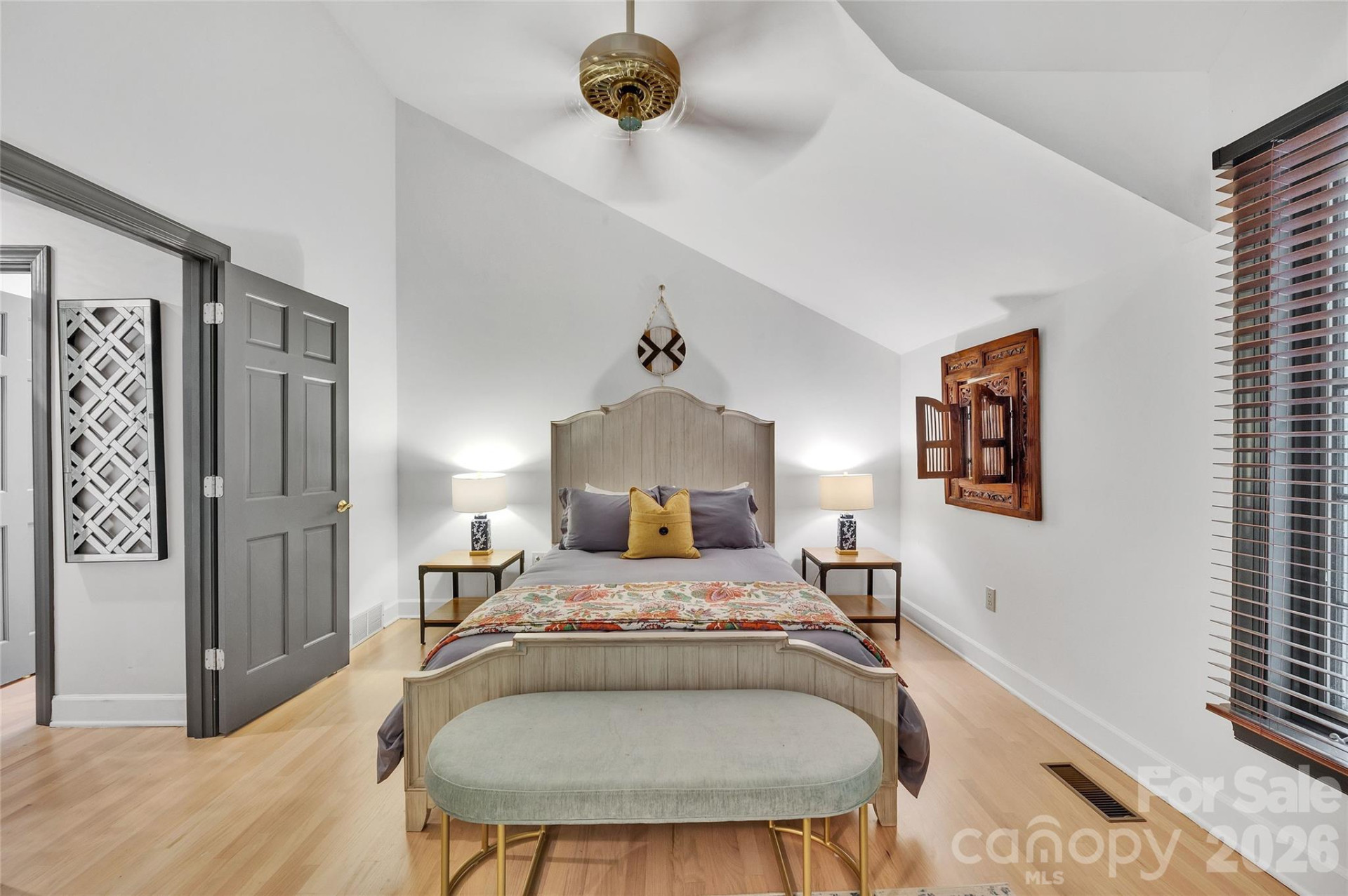 562 West Club Boulevard - Photo 20