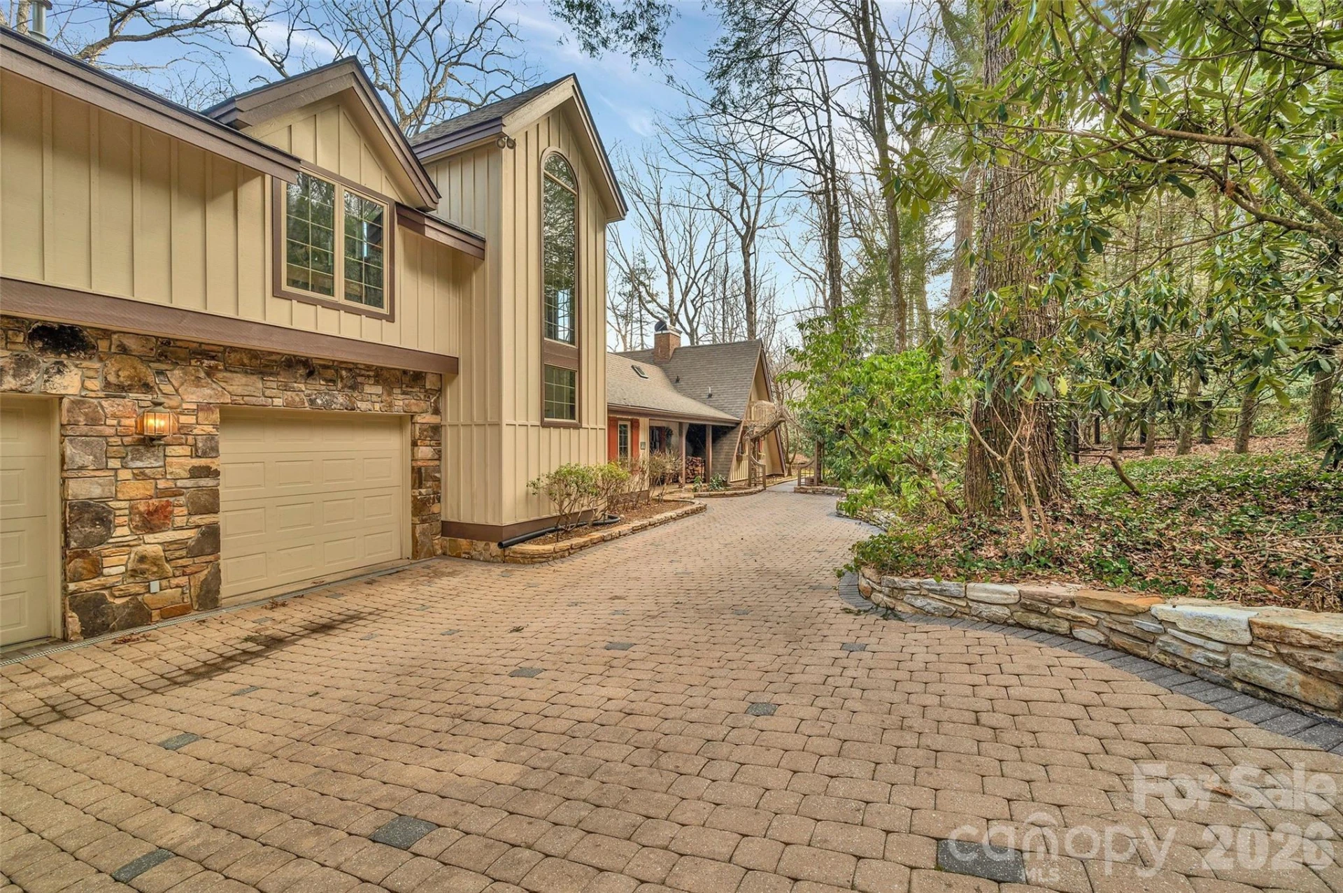562 West Club Boulevard - Photo 3