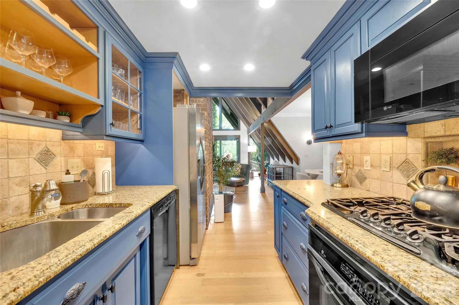 562 West Club Boulevard - Photo 27