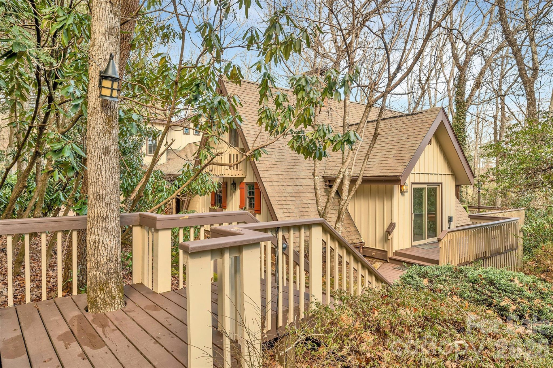 562 West Club Boulevard - Photo 4