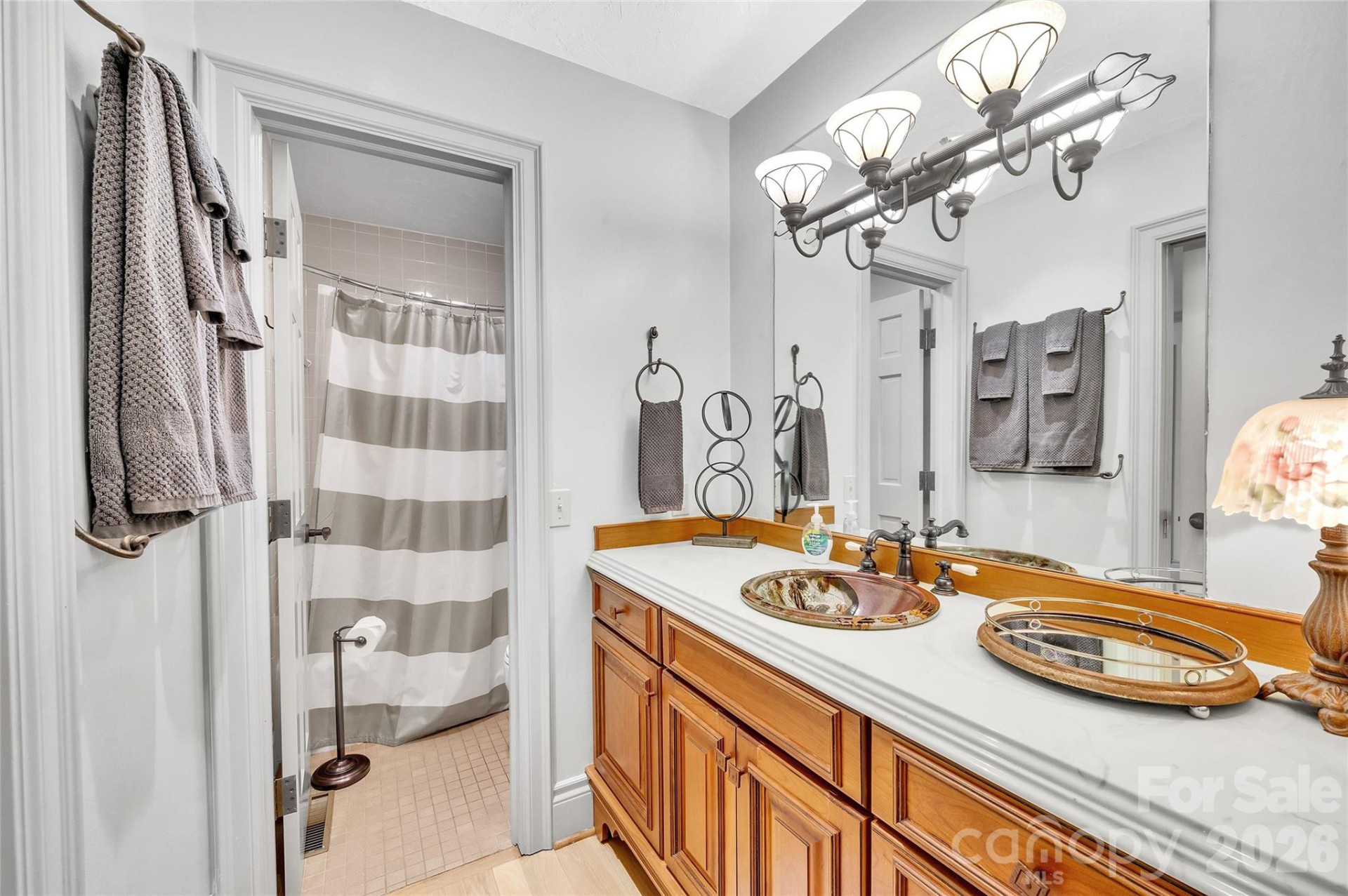 562 West Club Boulevard - Photo 32