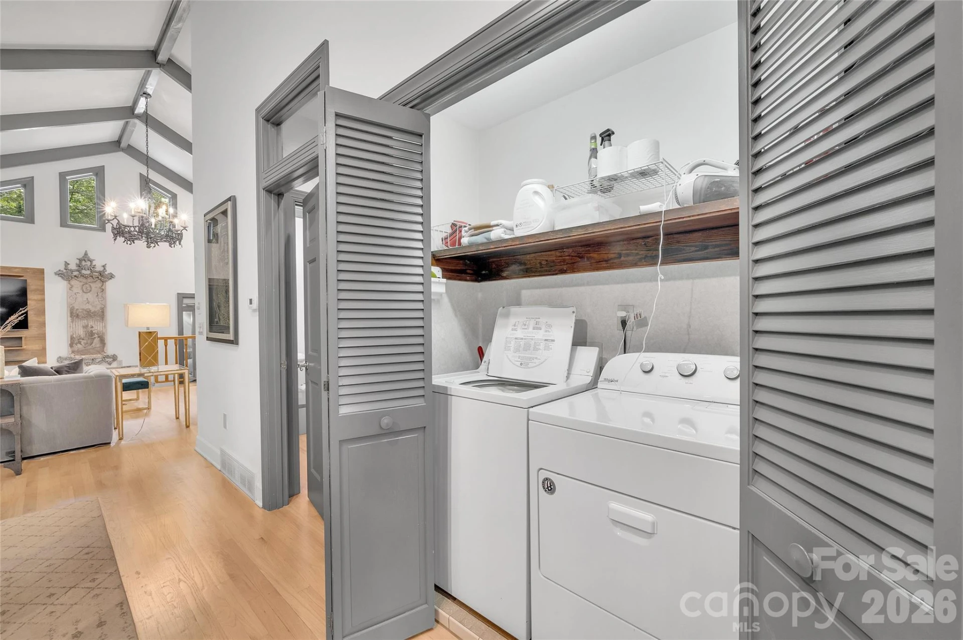 562 West Club Boulevard - Photo 33