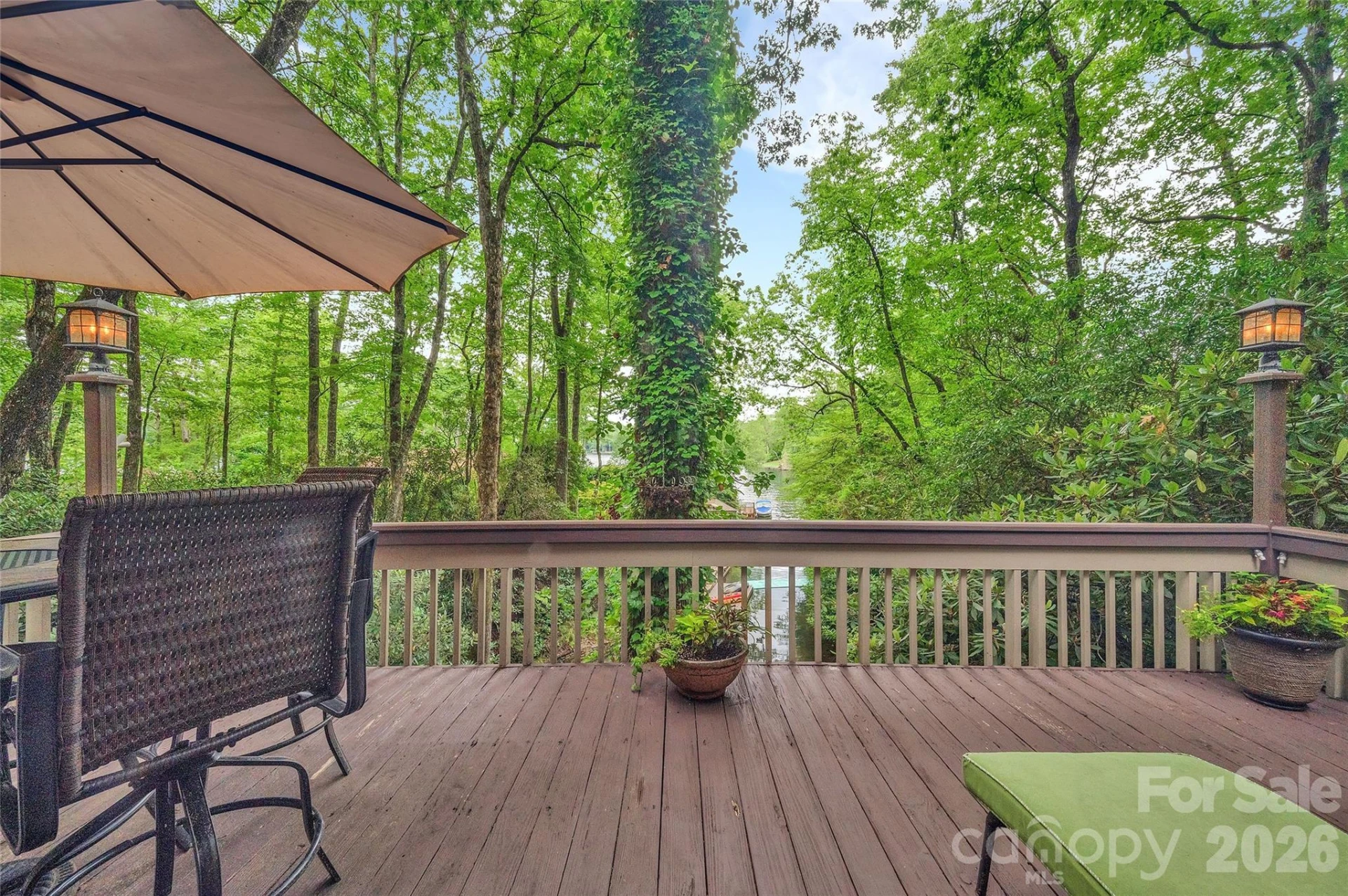 562 West Club Boulevard - Photo 34