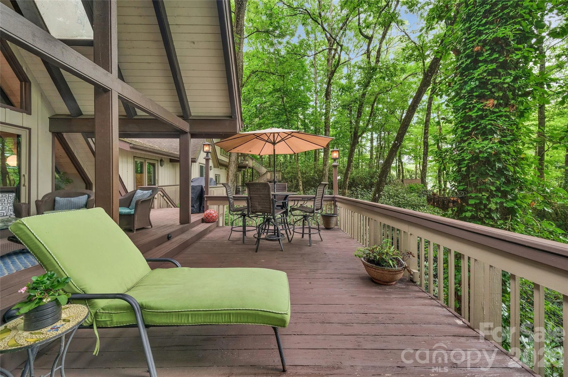 562 West Club Boulevard - Photo 36