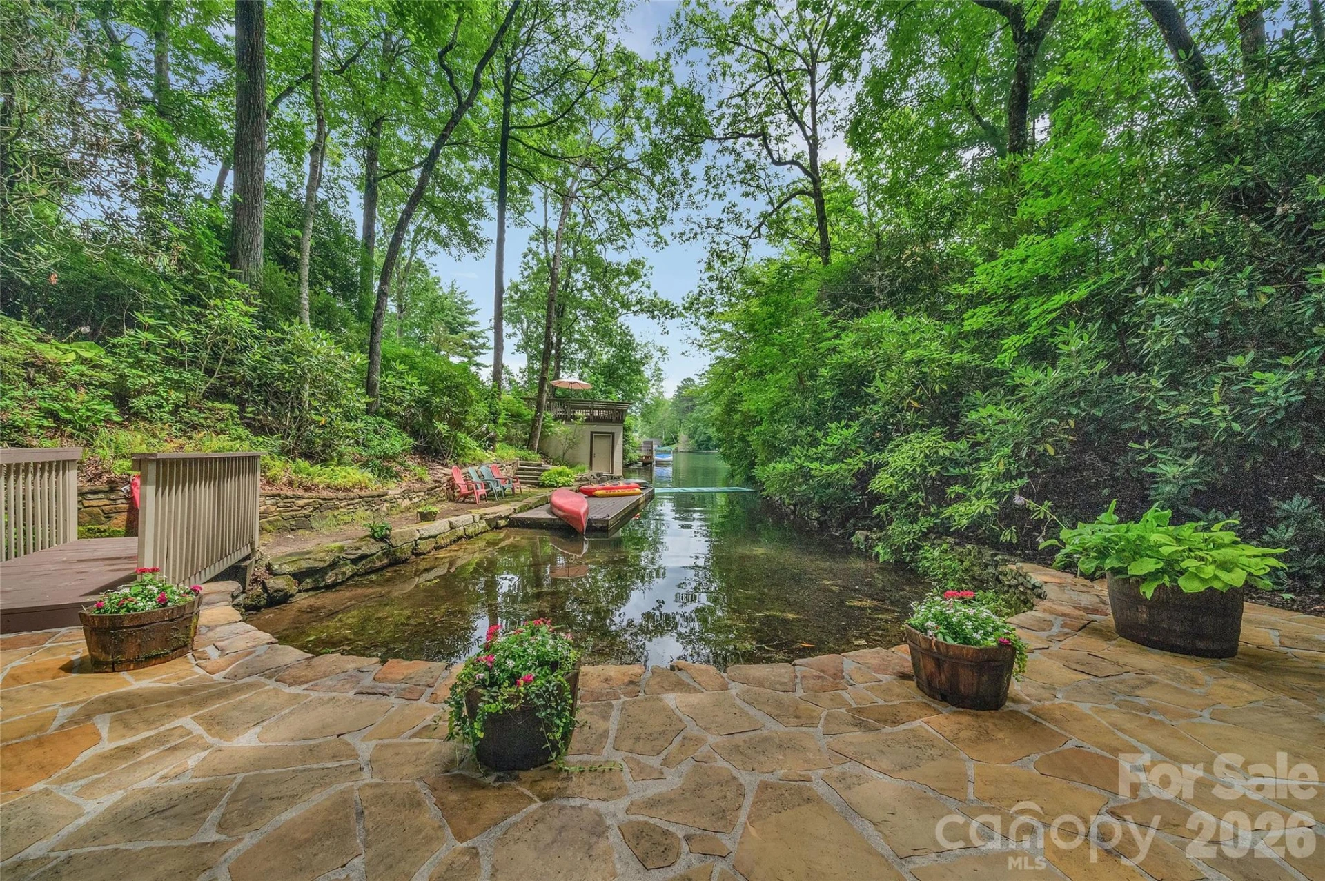 562 West Club Boulevard - Photo 40