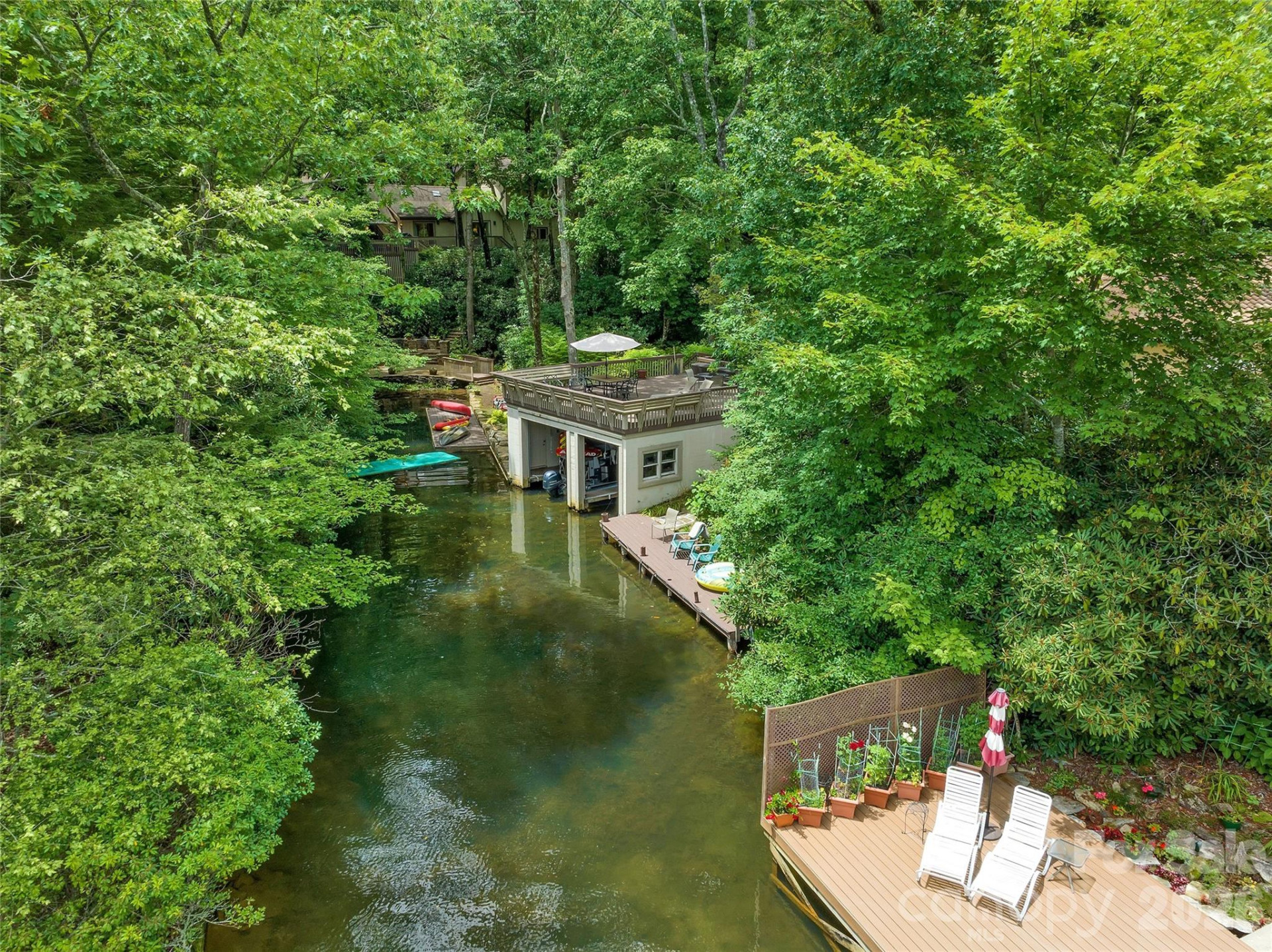 562 West Club Boulevard - Photo 5