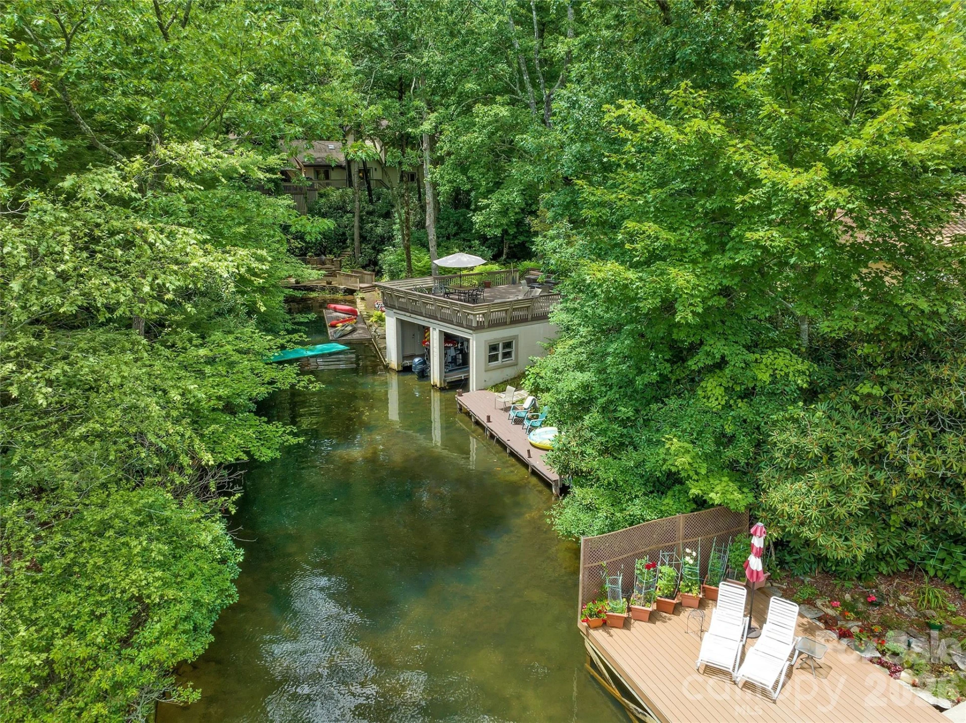 562 West Club Boulevard - Photo 5