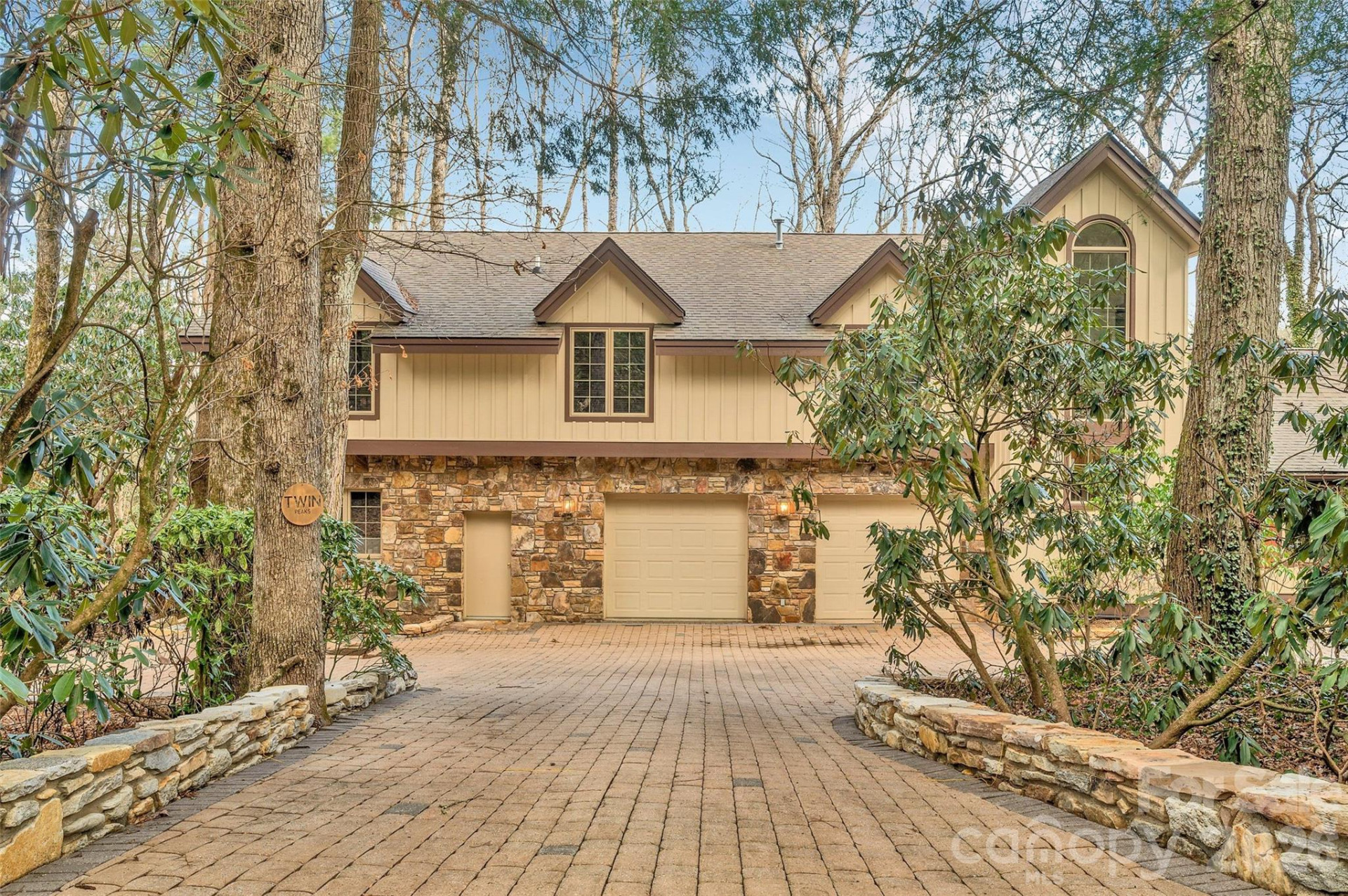 562 West Club Boulevard - Photo 6