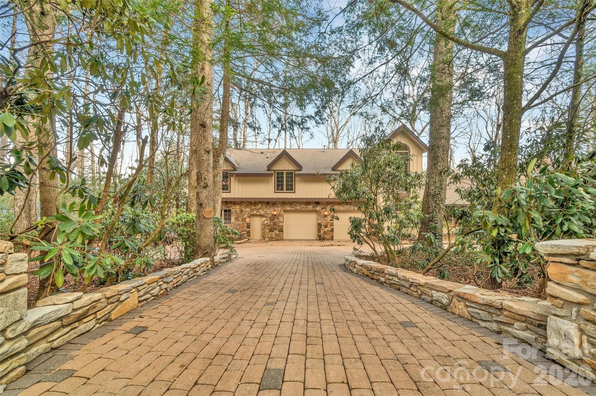562 West Club Boulevard - Photo 7