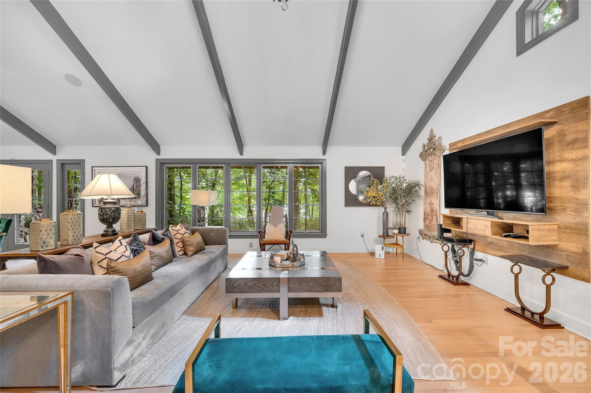 562 West Club Boulevard - Photo 10