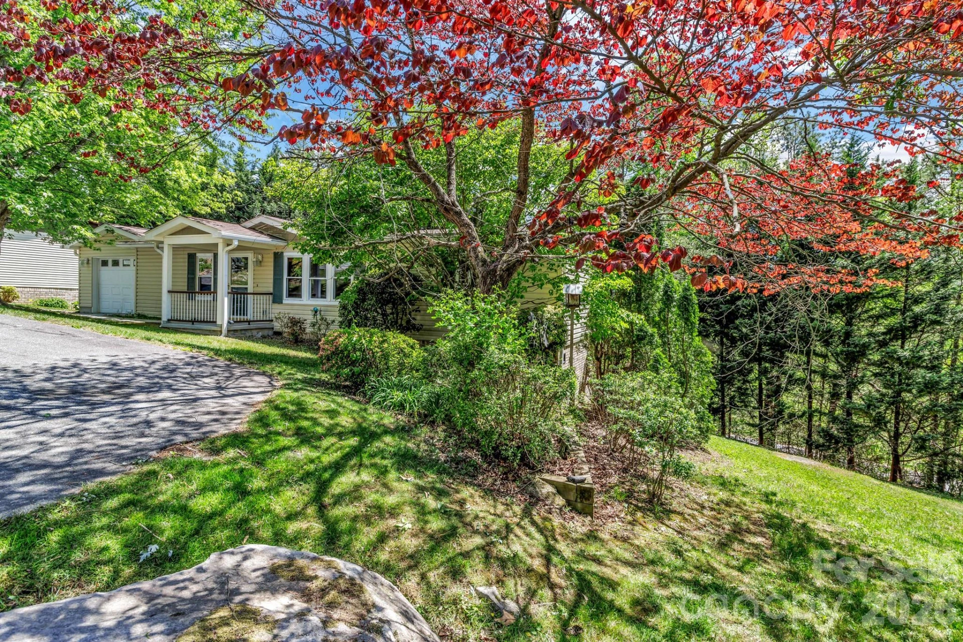 405 Deerfield Court - Photo 2