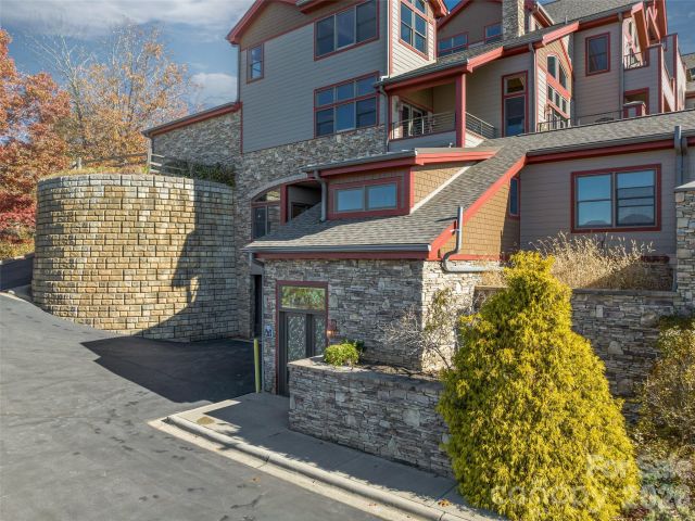 4 Chimney Crest Drive