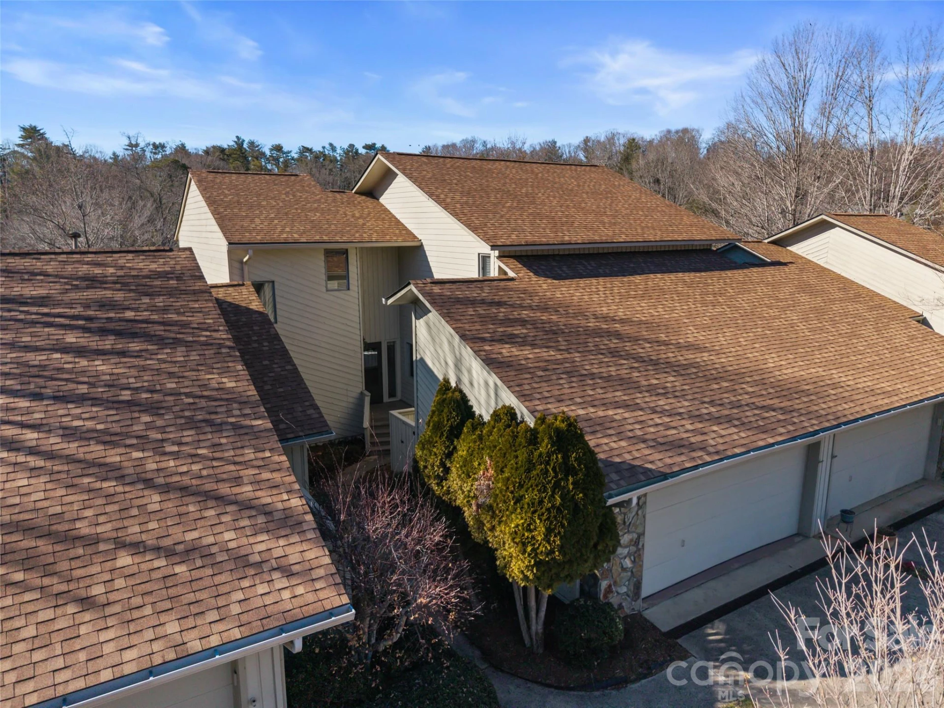 110 Deerlake Drive - Photo 3