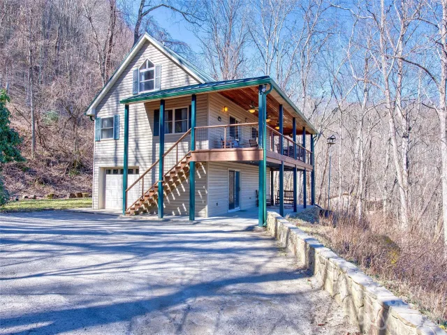 1463 Apple Creek Road