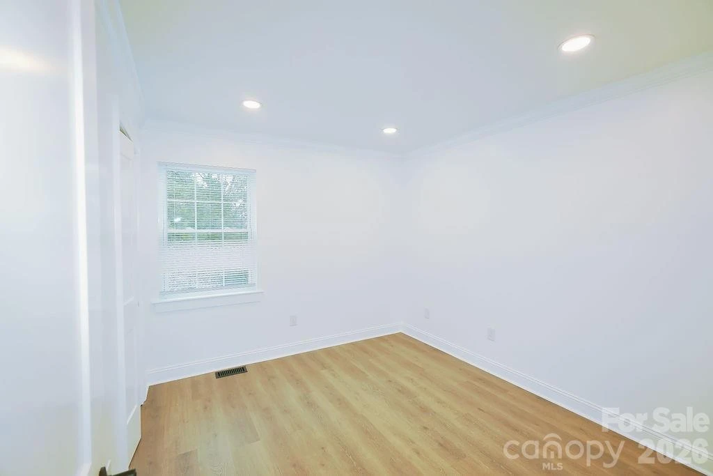 8805 Hunter Ridge Drive - Photo 4