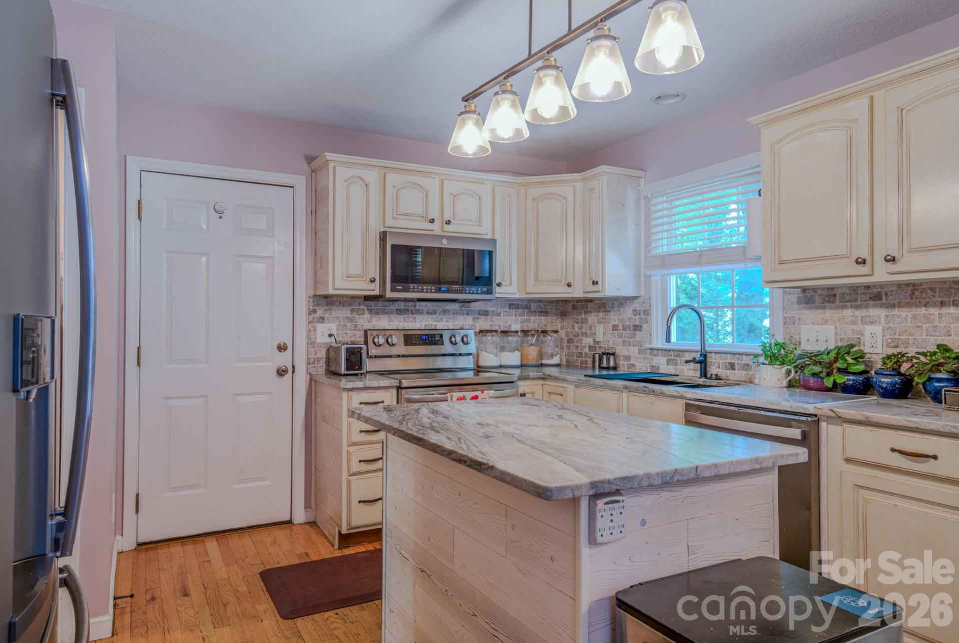 303 Theron Court - Photo 9