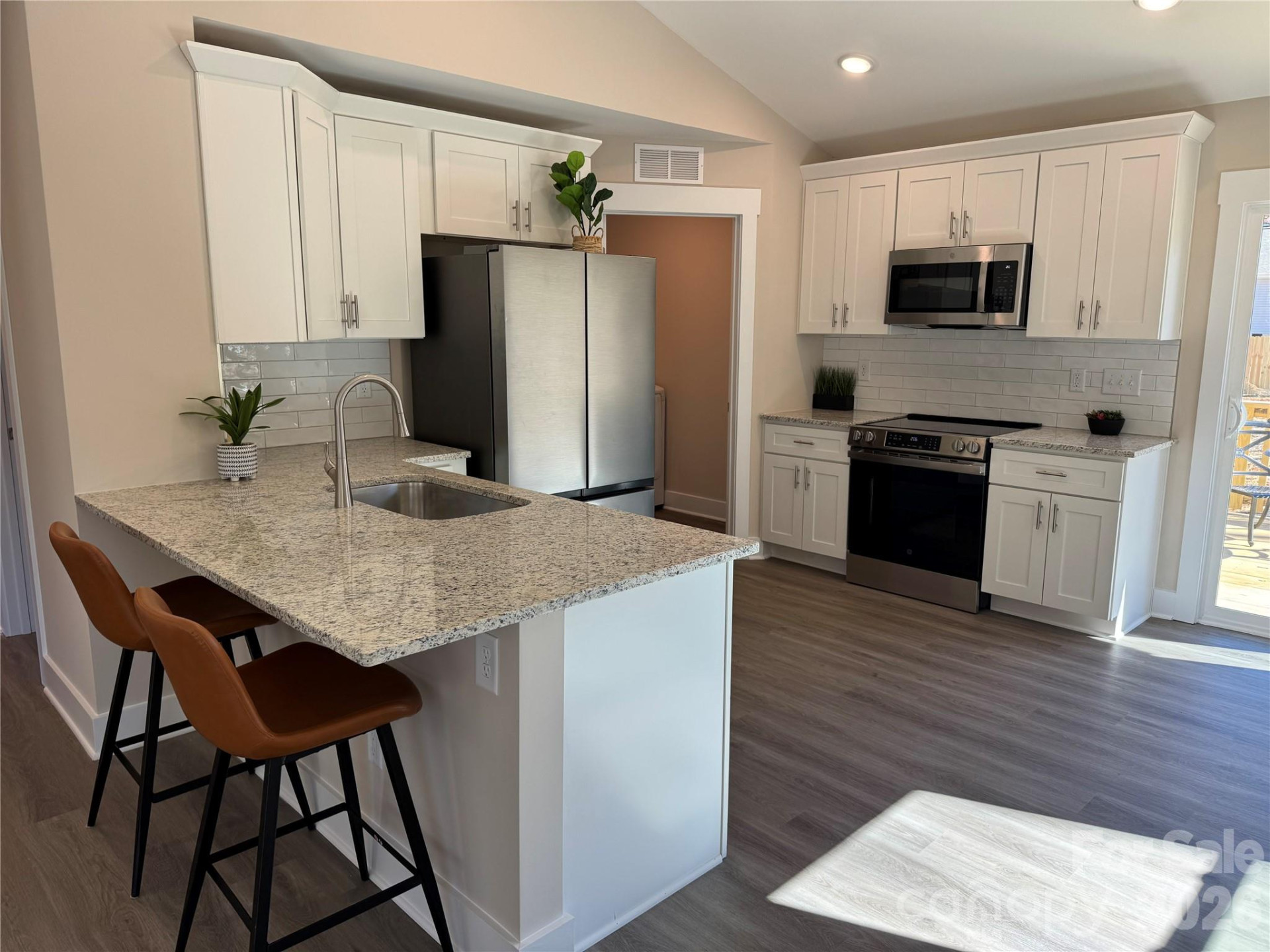 240 Parkland Drive - Photo 4